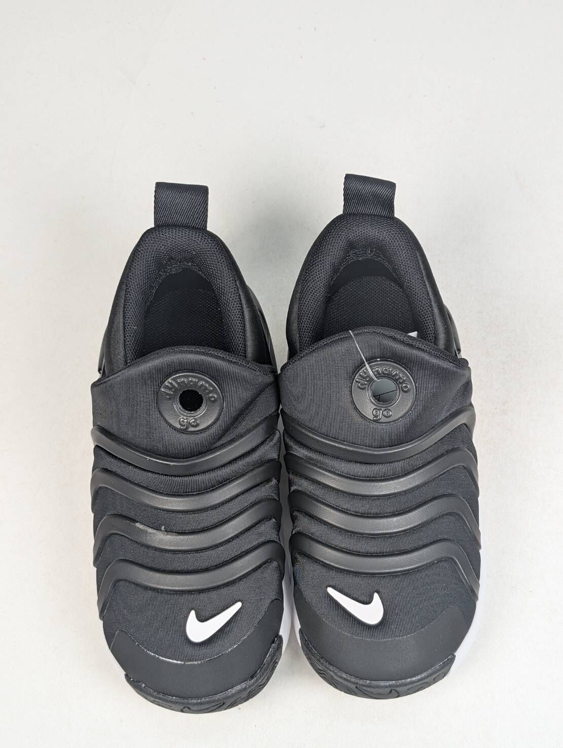 微瑕疵-右腳鞋面磨損 左右腳內外側勾勾氧化 DH3438-001 10C  NIKE DYNAMO GO 毛毛蟲 小童鞋 黑白