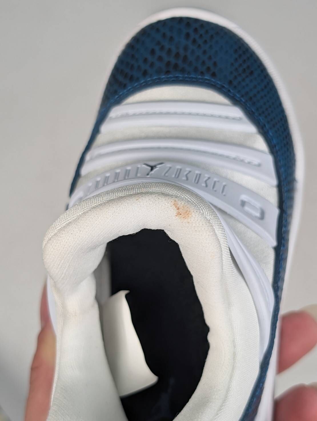 微瑕疵-左腳鞋面泛黃 右腳鞋舌髒污 BQ7102-102 8C  Air Jordan 11 Low Retro Blue Snakeskin TD 藍蛇紋 小童