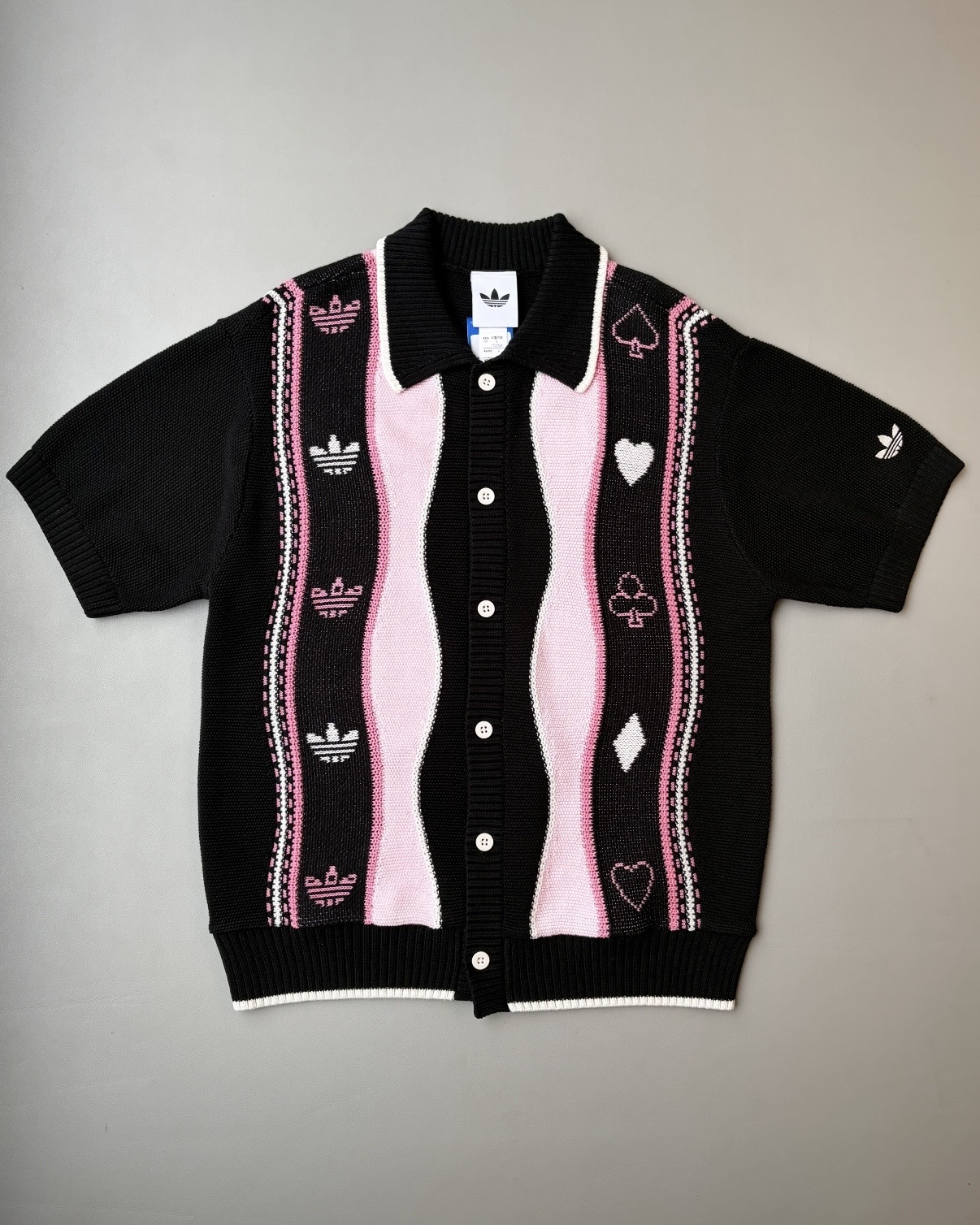 DISNEY 迪士尼 愛麗絲的夢遊仙境 X ADIDAS 柴郡貓 妙妙貓 針織 排扣POLO衫 短袖 男女款 黑色 KY8309 灰色 KY8310 / 預購