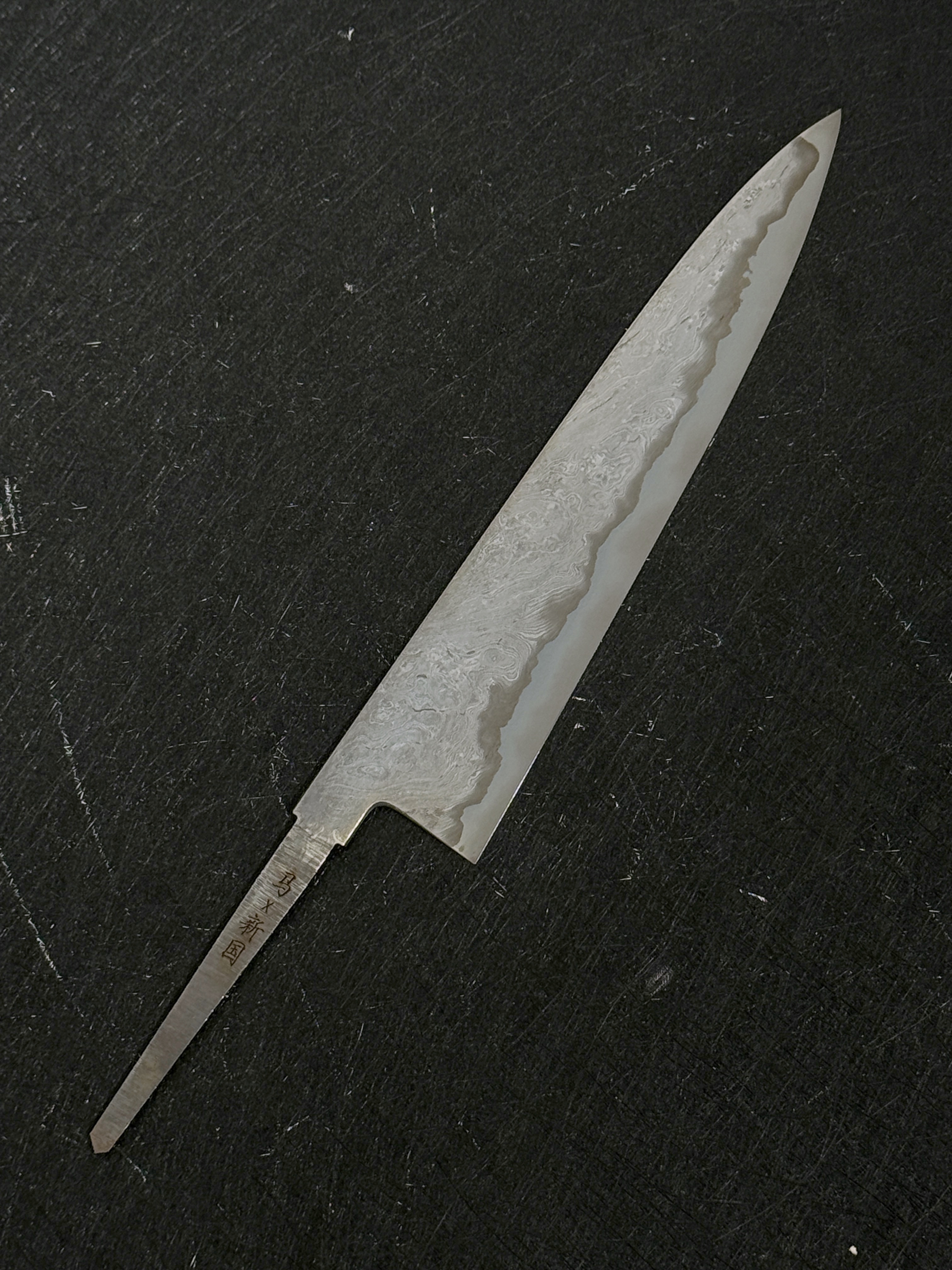 Xinguo x Makaida Blue2 Wrought Iron Twist Damascus Gyuto