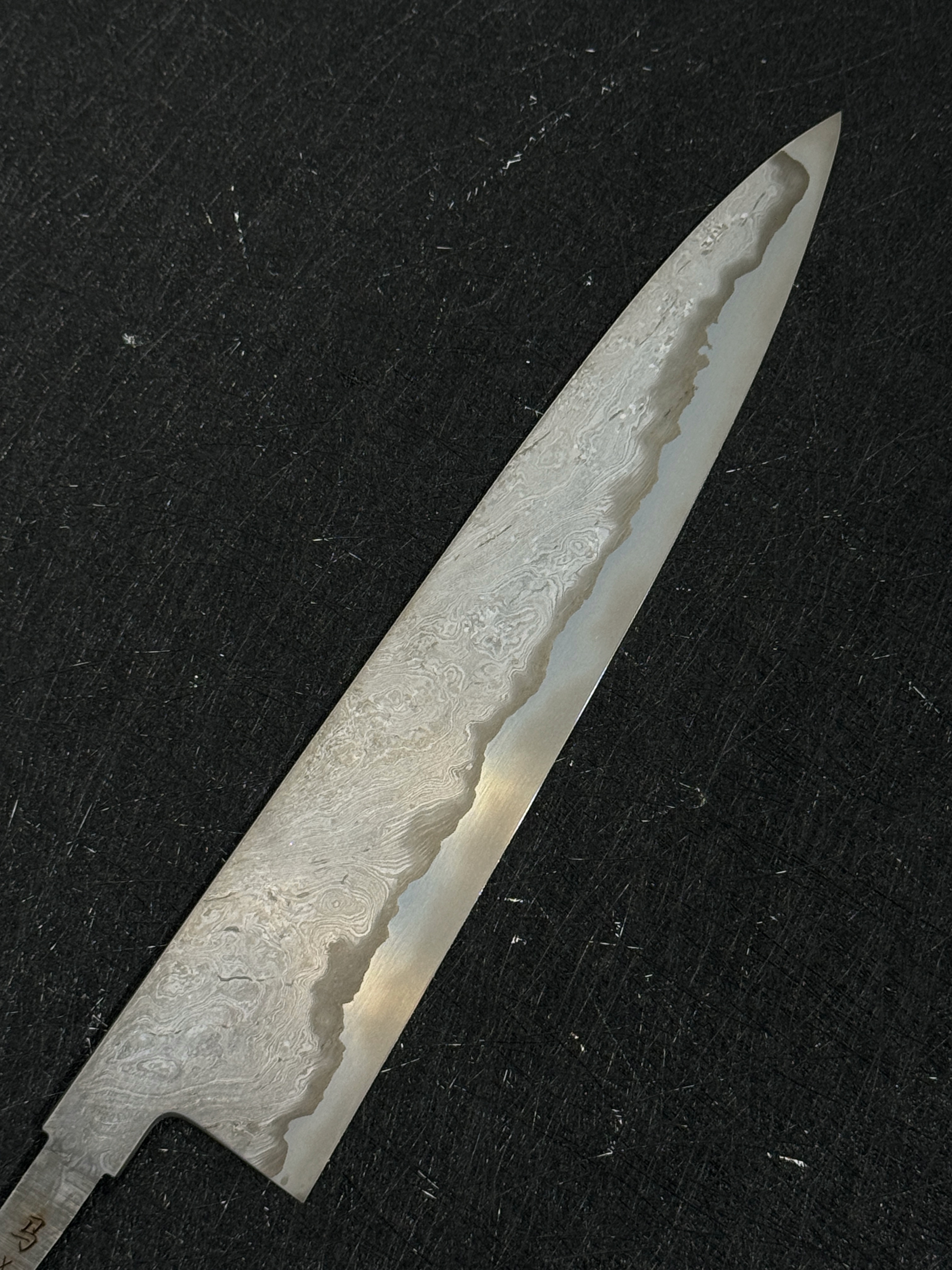 Xinguo x Makaida Blue2 Wrought Iron Twist Damascus Gyuto