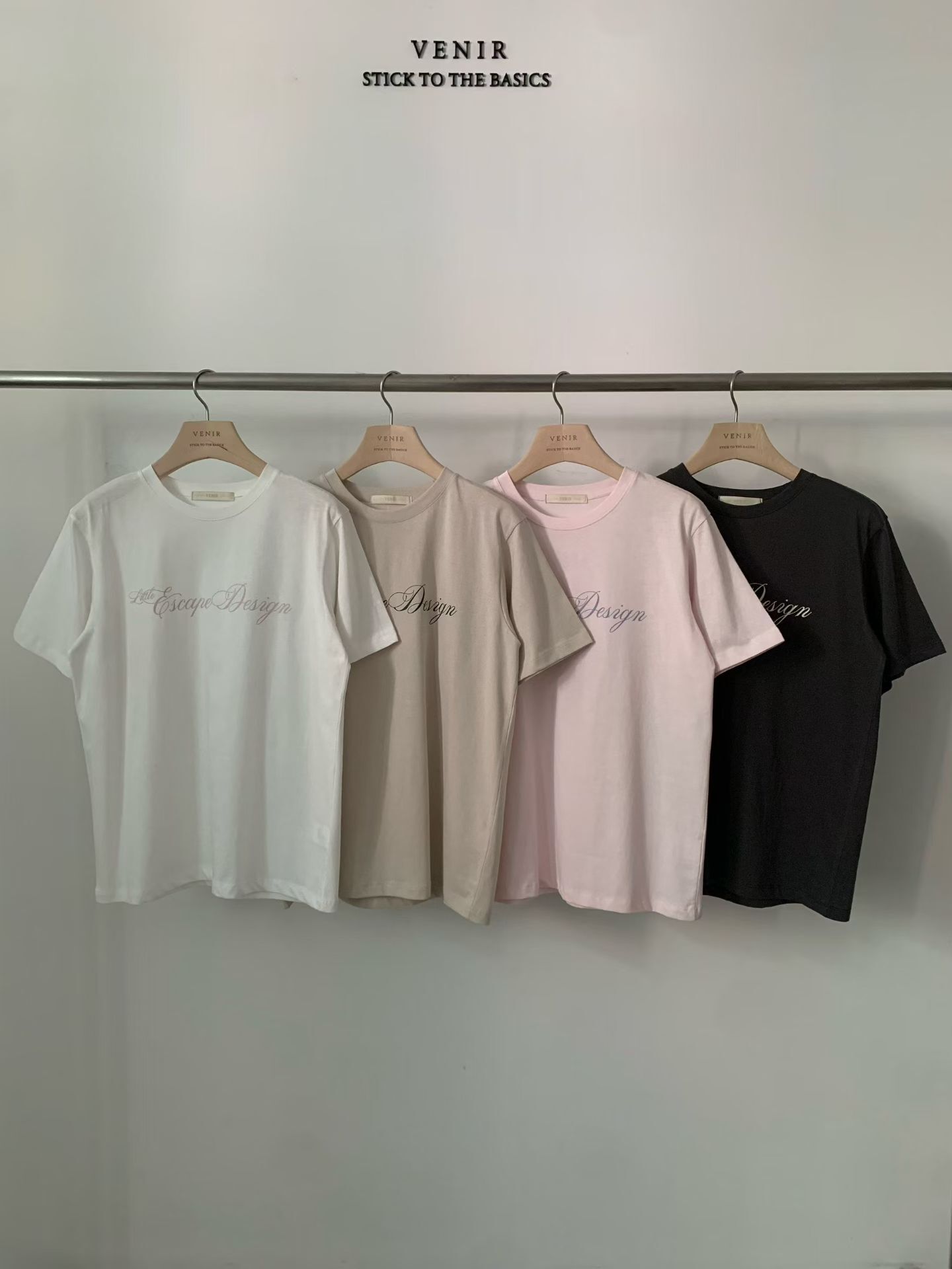 VR6156 潦草字母Tee