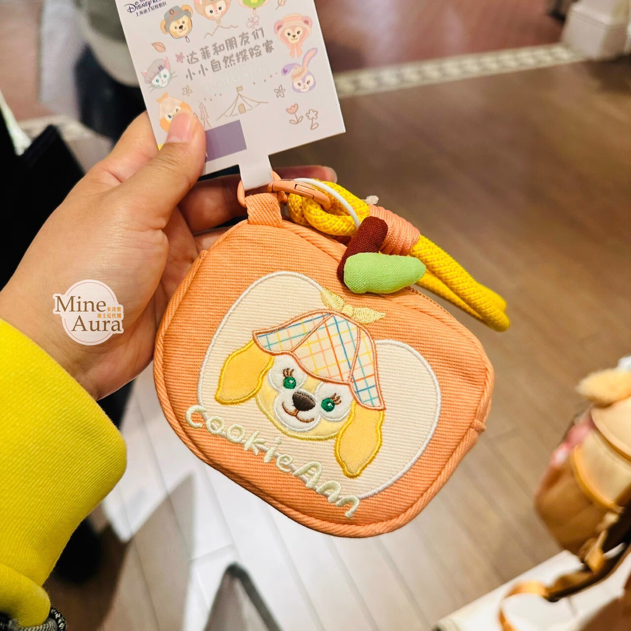 達菲 Duffy 與好友們 小小自然探險家系列 可琦安 餅乾 CookieAnn 蘋果造型 零錢包 吊飾 -上海迪士尼樂園