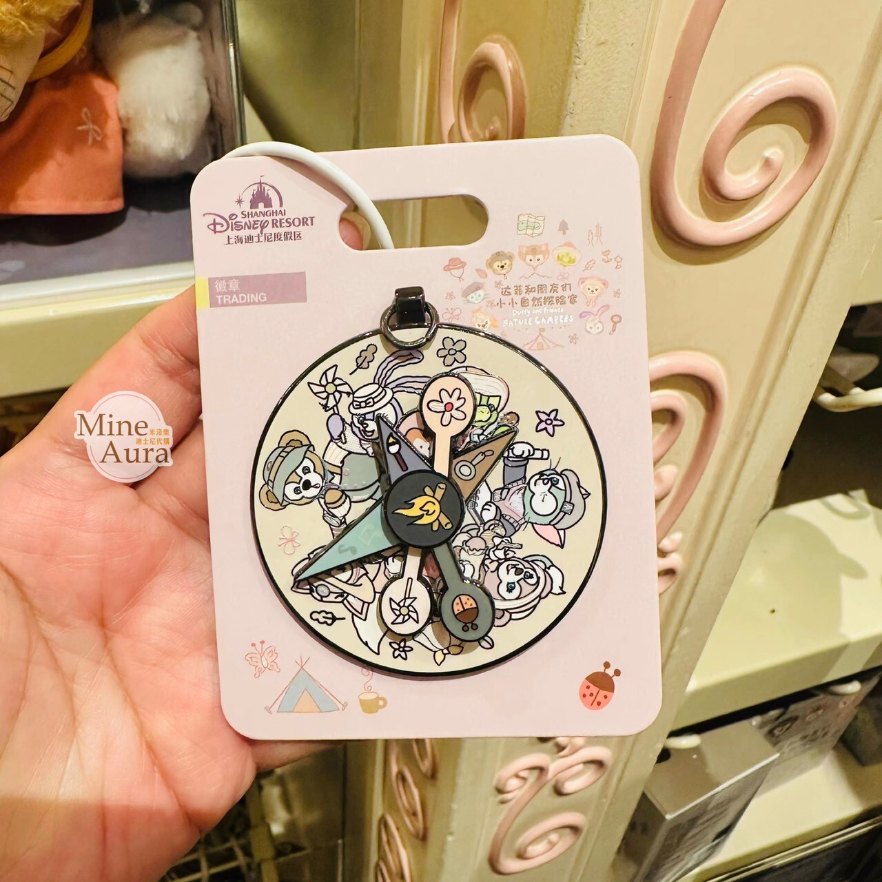 達菲 Duffy 與好友們 小小自然探險家系列 造型 療癒轉轉 旋轉 徽章 PIN -上海迪士尼樂園