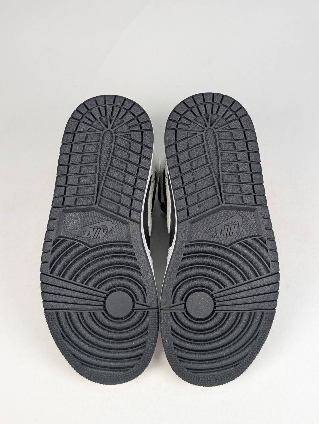 微瑕疵-左右腳內外側泛黃 DR0501-101 W5.5 Air Jordan 1 Mid SE "Homage" Split W 陰陽熊貓 黑白 女鞋 男女段