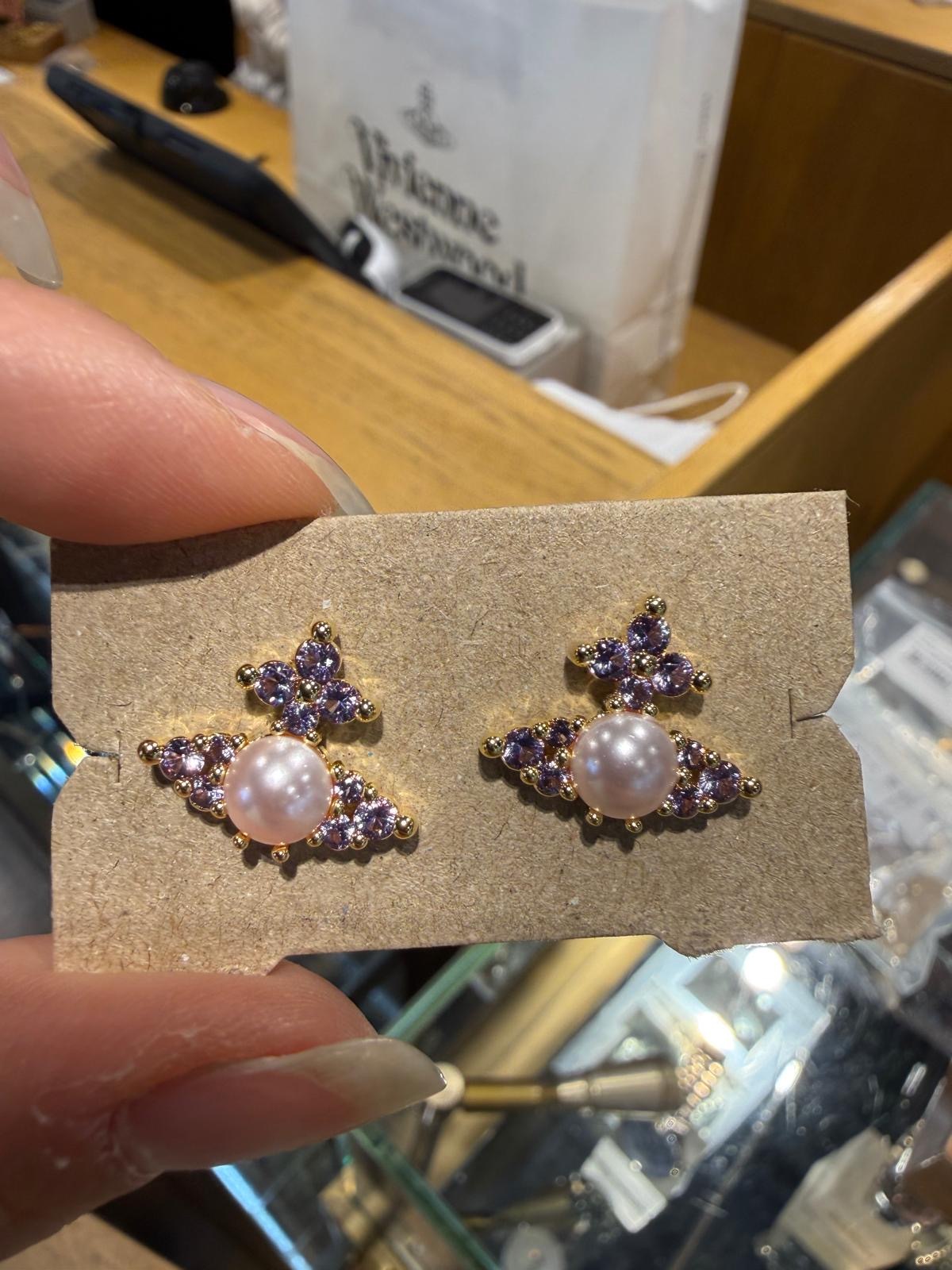 LYS01660 Vivienne Westwood Valentina淡粉珍珠襯紫色耳環