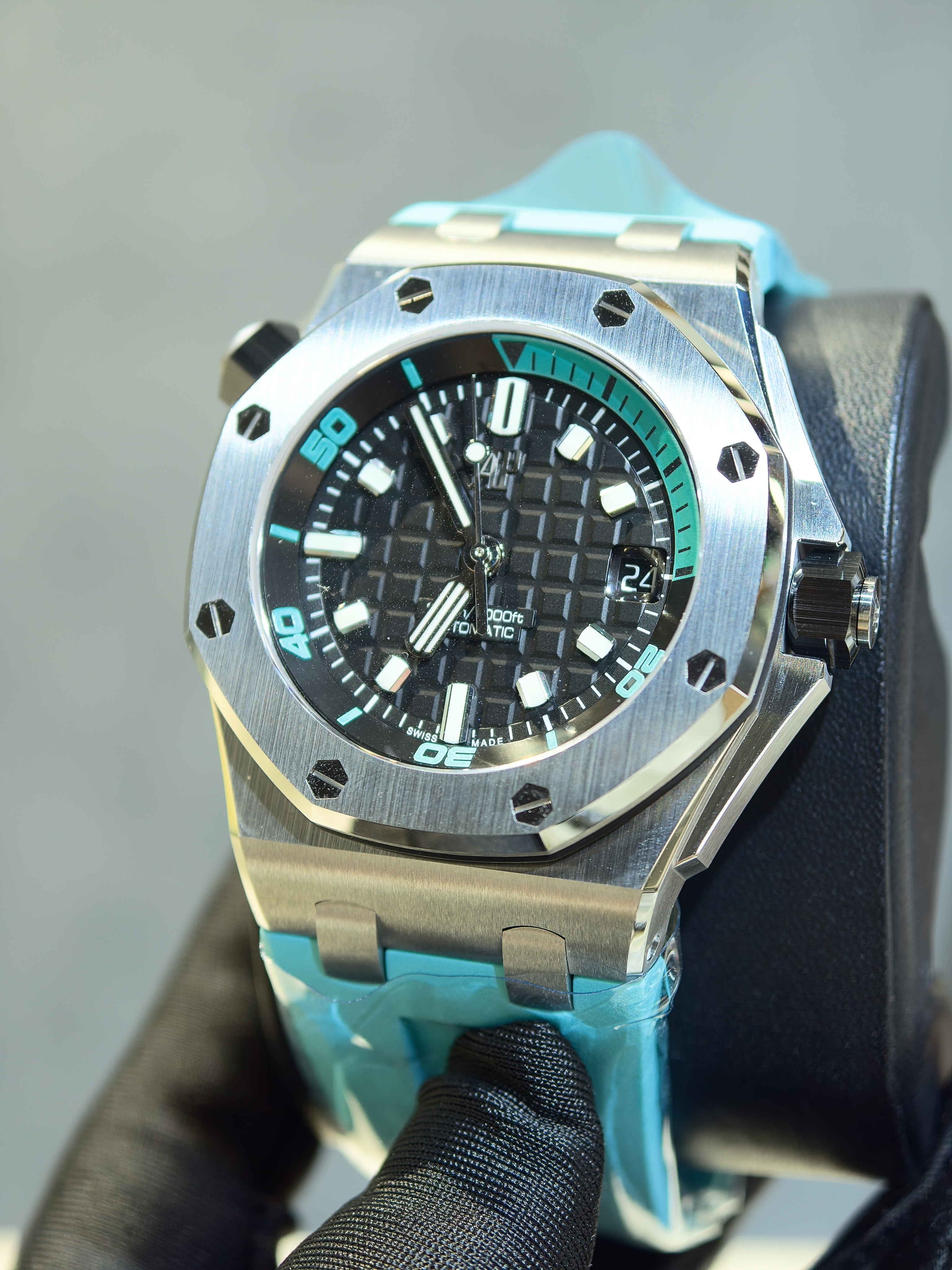BRAND NEW AUDEMARS PIGUET 15720ST.OO.A355CA.01 ROYAL OAK OFFSHORE BLACK TURQUOISE STEEL SELFWINDING DIVER 42MM 15720st