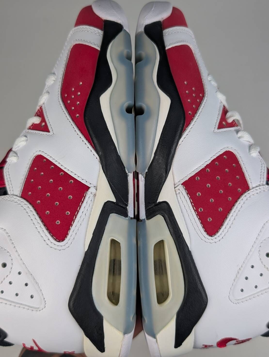 微瑕疵-左右腳中底泛黃色差 384665-106 4.5Y Jordan 6 Retro Carmine 2021 (GS)