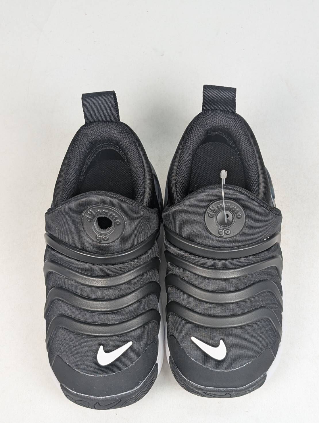 微瑕疵-左右腳內外側勾勾氧化 右腳內側磨損 DH3438-001 9C NIKE DYNAMO GO 毛毛蟲 小童鞋 黑白