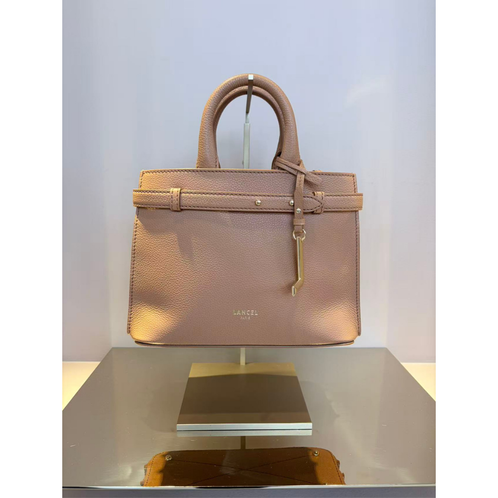 FRA-GGG0428-618 A13527 Faubourg S Camel (A19)