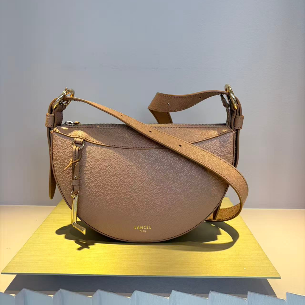 FRA-GGG0428-713 Faubourg Demi lune A13525 Camel (A114)