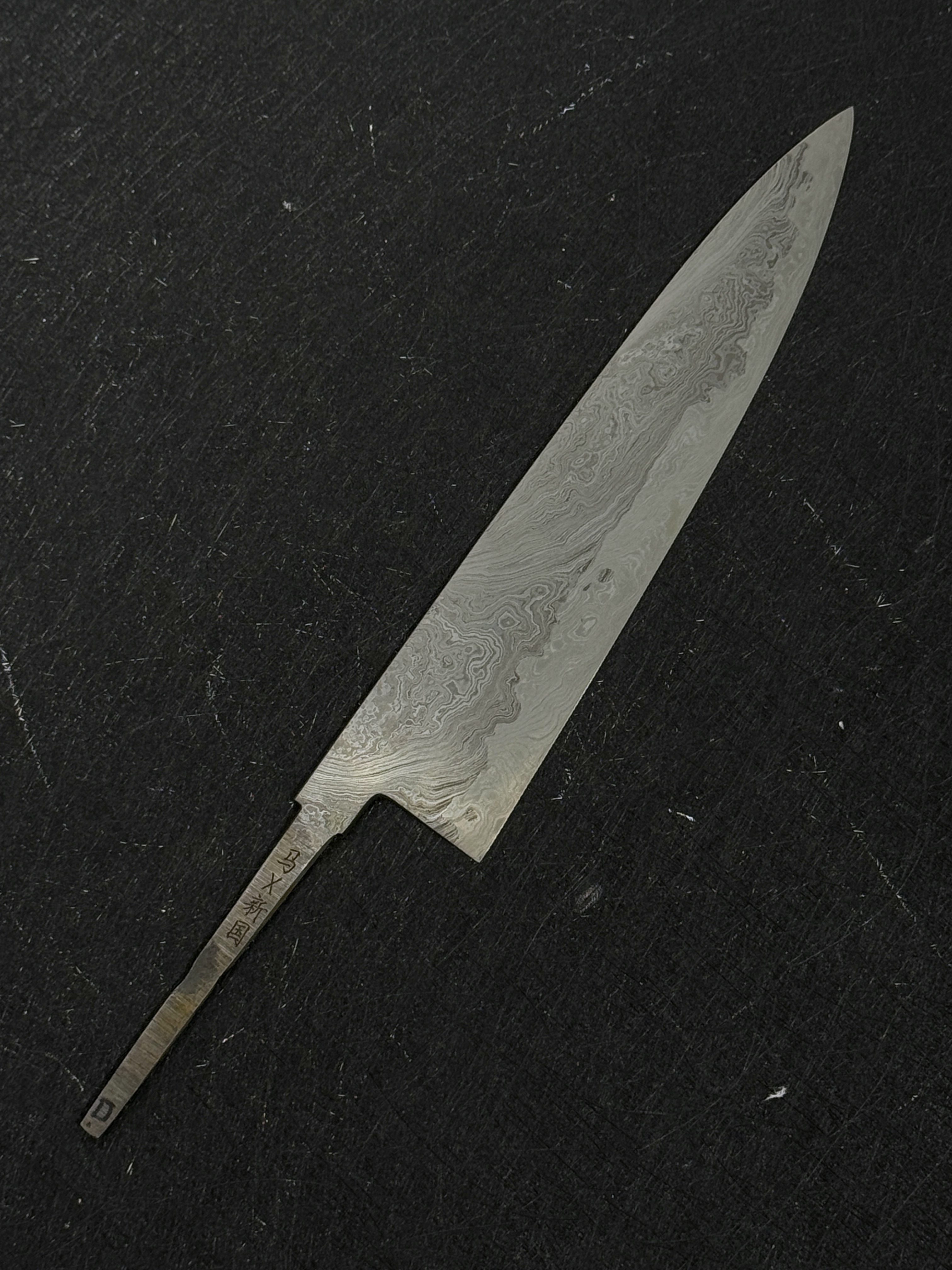 (B) Xinguo x Makaida Blue2 / 52100 Twist Damascus Gyuto