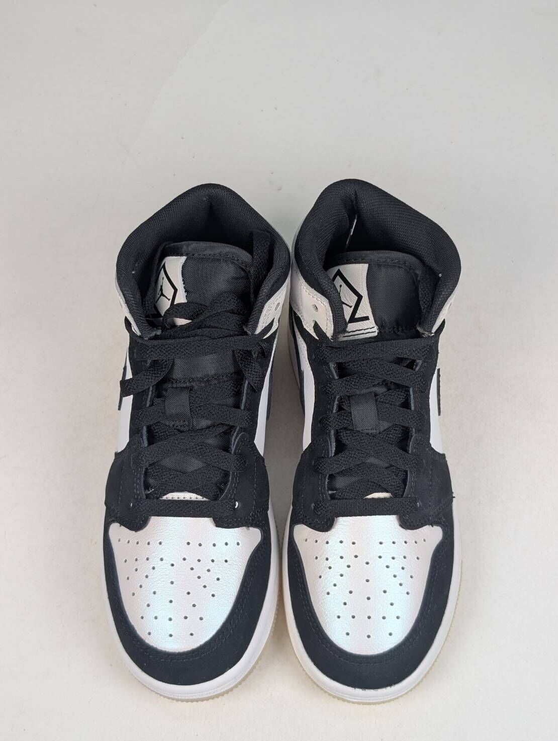 微瑕疵-左右腳後跟中底鞋底泛黃右腳內側溢膠 DN4321-100 3.5Y Air Jordan 1 Mid SE GS Diamond 鑽石 白黑 熊貓 AJ1 女款