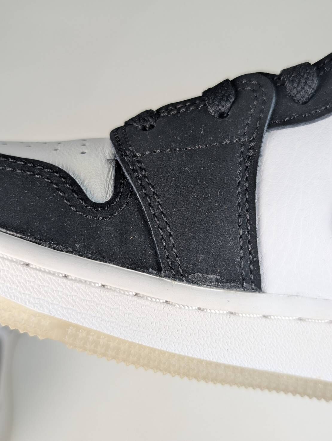 微瑕疵-左右腳後跟中底鞋底泛黃右腳內側溢膠 DN4321-100 3.5Y Air Jordan 1 Mid SE GS Diamond 鑽石 白黑 熊貓 AJ1 女款