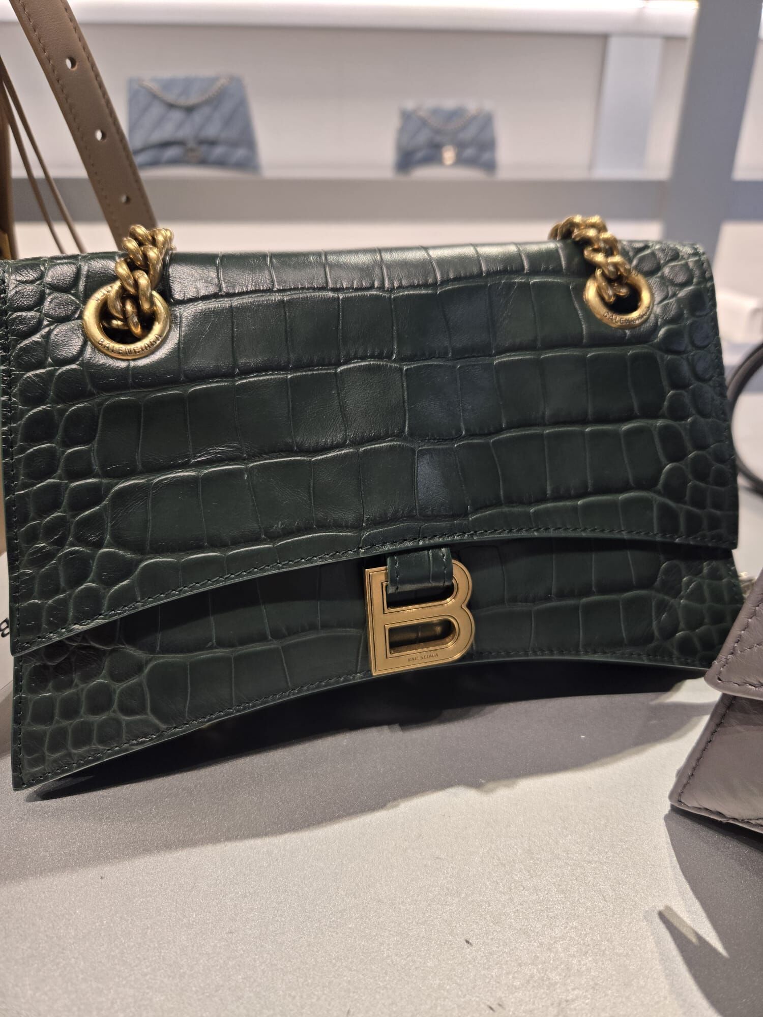 英國代購 -巴黎 世家 Crush Small Chain Bag Crocodile Embossed（716351210IX3017）