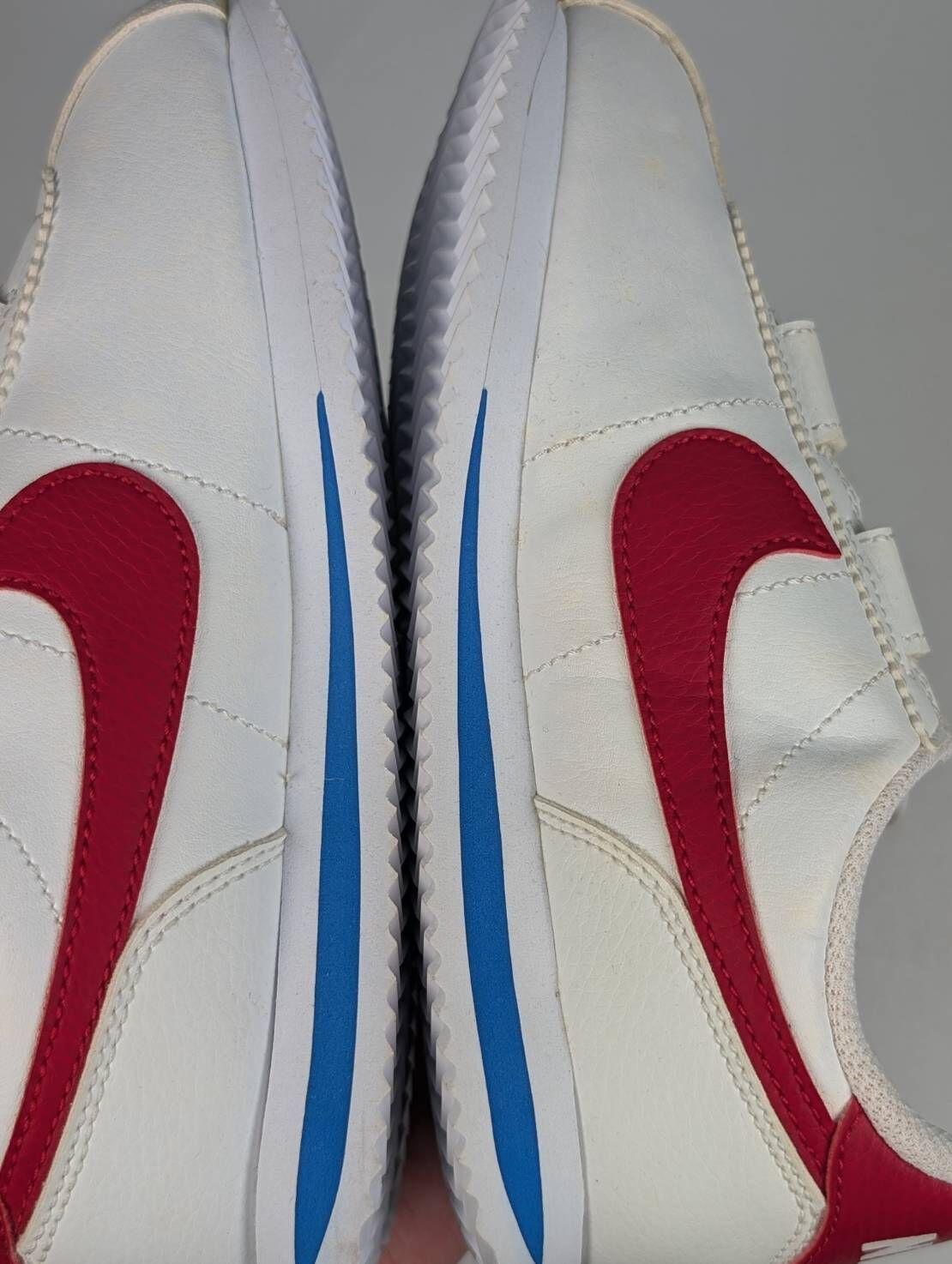 微瑕疵-左右腳鞋面色差泛黃左腳鞋舌髒汙 904767-103 1Y NIKE CORTEZ BASIC TDV 中童 阿甘 紅藍 魔鬼氈