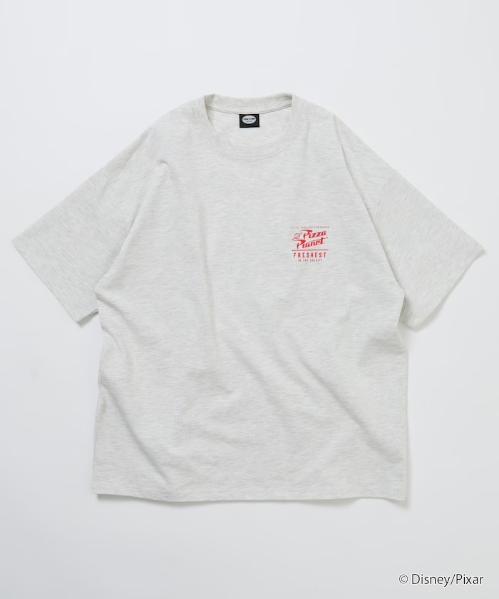【限定聯名預售】玩具總動員 Toy Story 披薩星球🍕🪐 精緻後背印花圓領 Tee / 四色