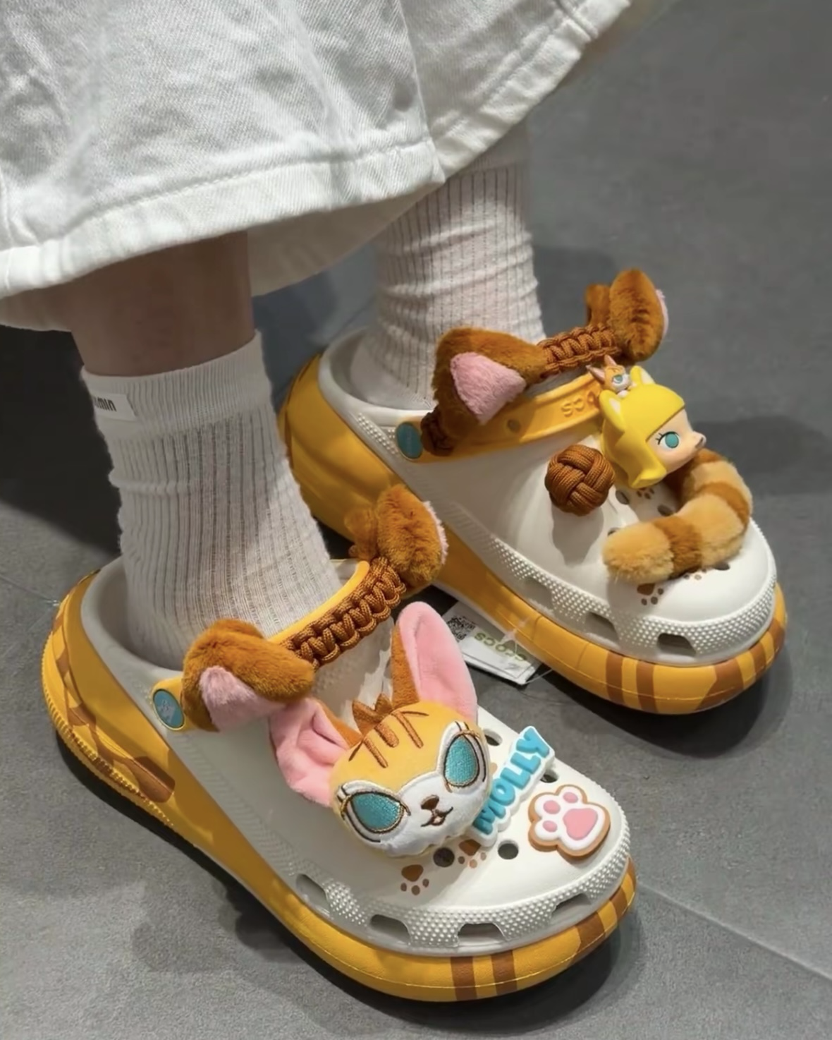 CROCS x POPMART泡泡瑪特 Molly EVA 泡芙大耳貓 米白黃 貓咪 聯名 厚底 洞洞鞋 拖鞋 男女鞋