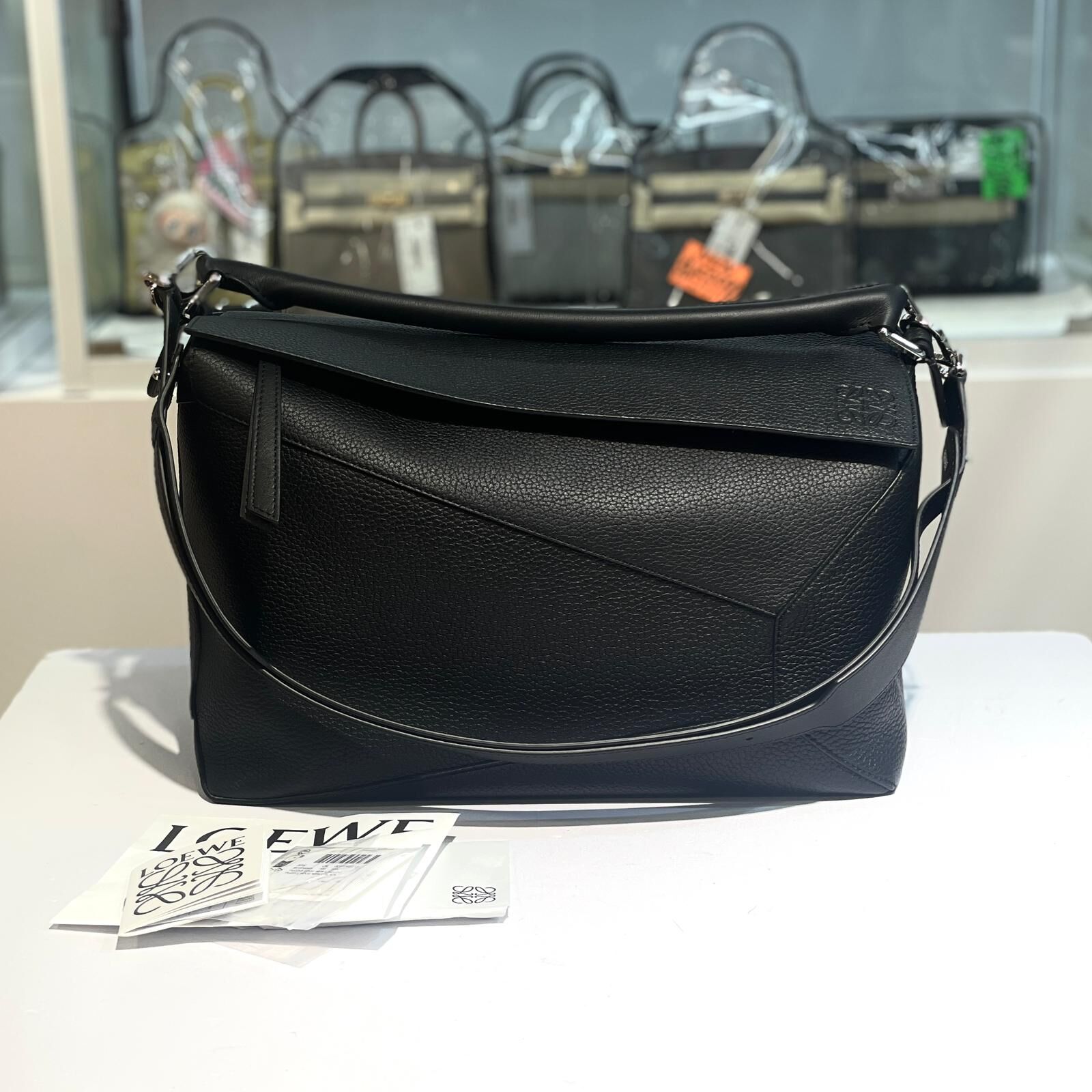 低於半價!!! 全新LOEWE PUZZLE EDGE LARGE SHOULDER BAG 黑色牛皮大號,#男女合用 #BRAND NEW #香榭站正品