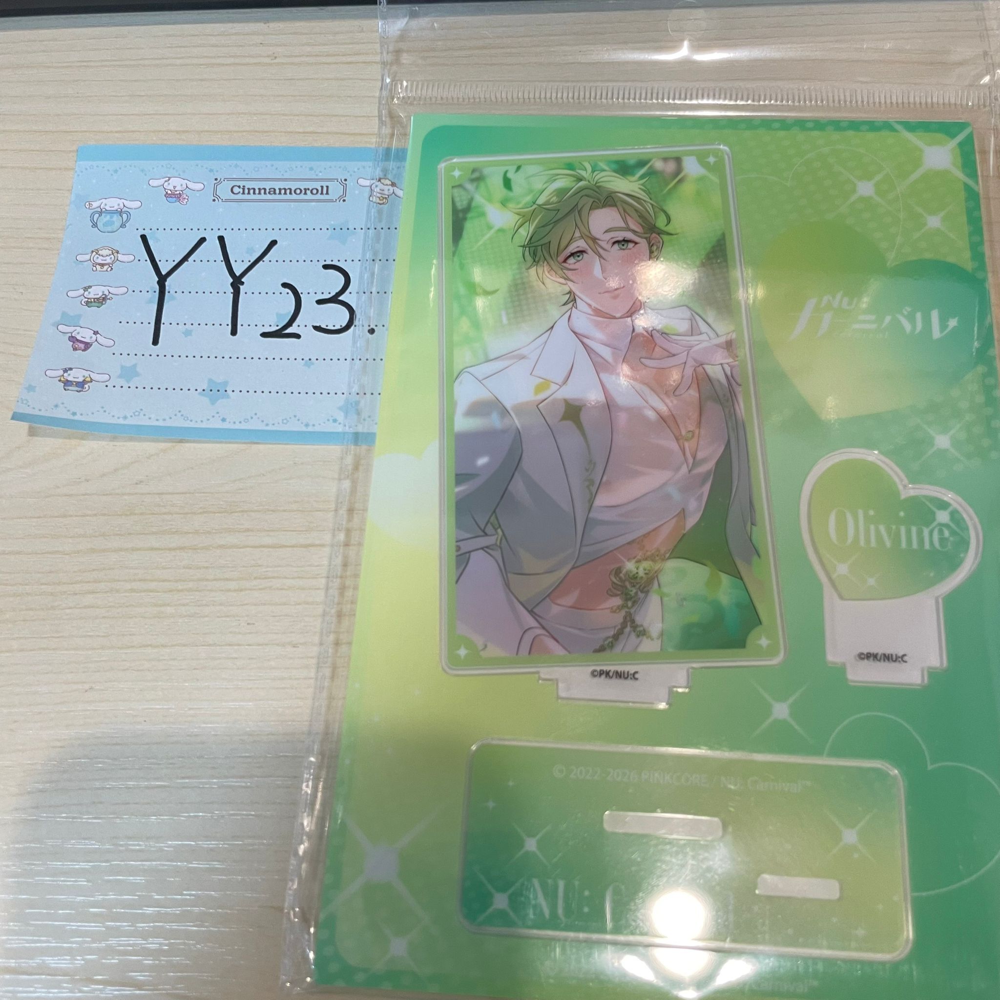 新世界狂歡 OLIVINE 立牌 #YY23