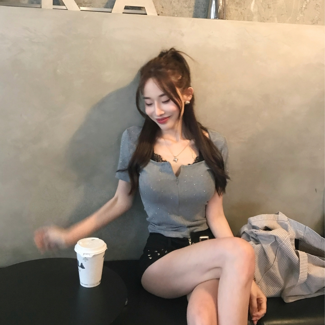 短袖版本【帶鑽甜心】DOMISS推薦! 假兩件蕾絲拼接收腰-3色 (現貨)