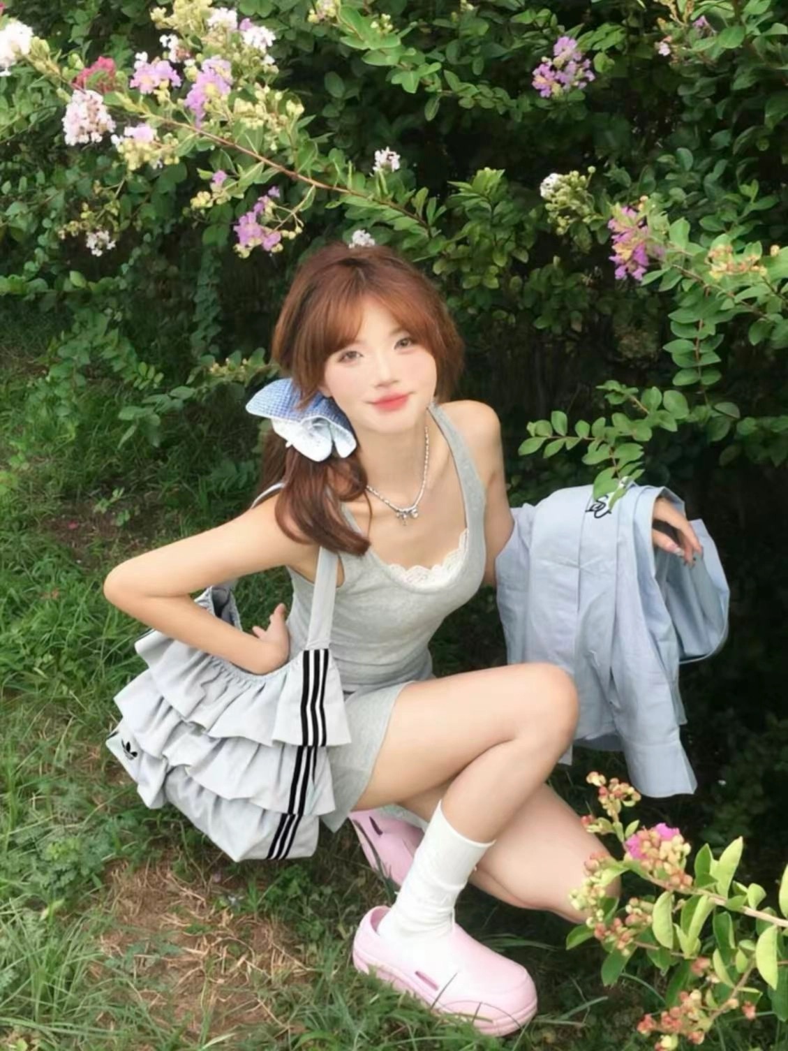 代購-Adidas Originals 雙層荷葉邊設計 單肩包 淺灰色 IA8913