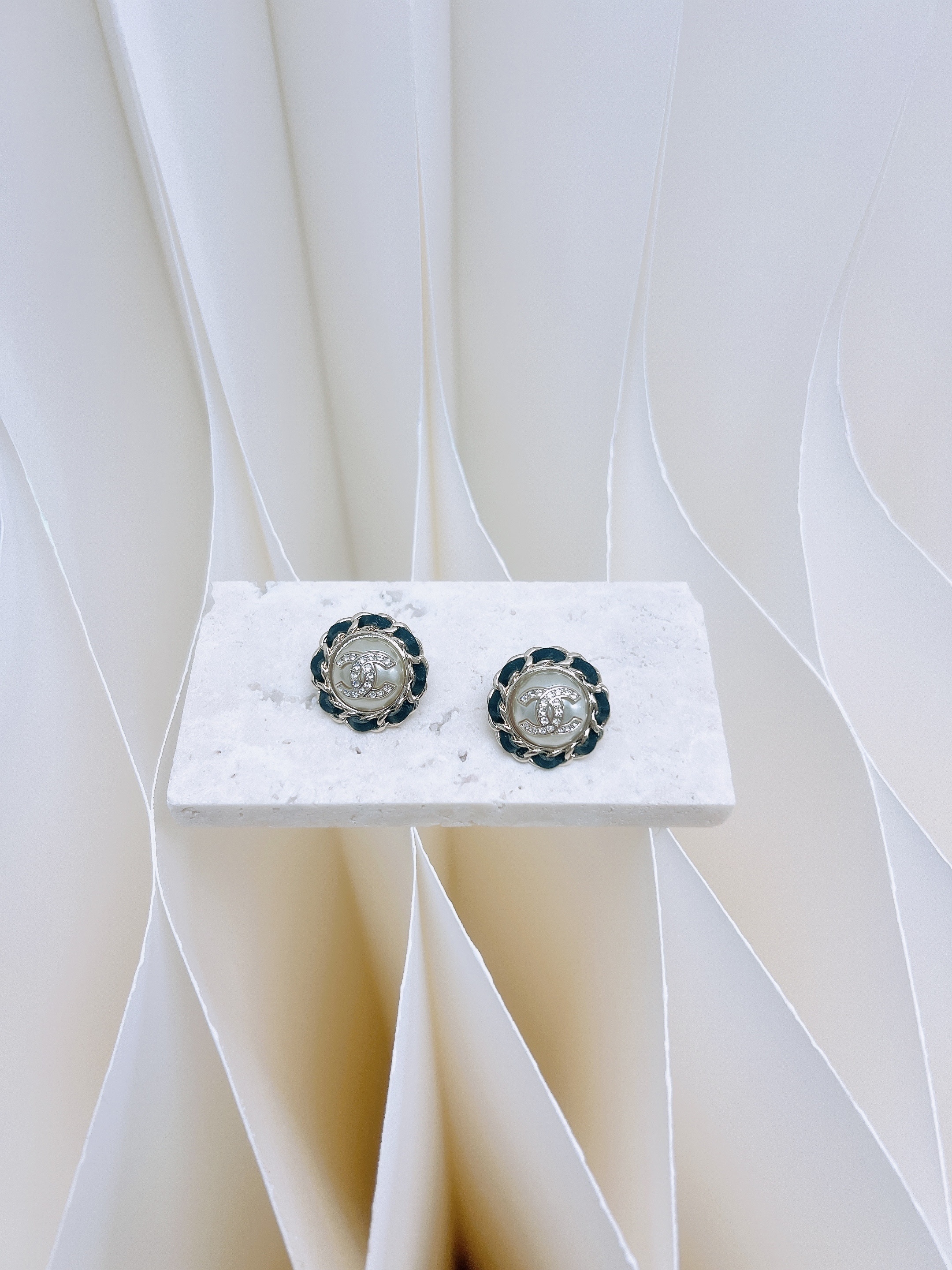Chanel 21k round earrings black leather/ crystal logo