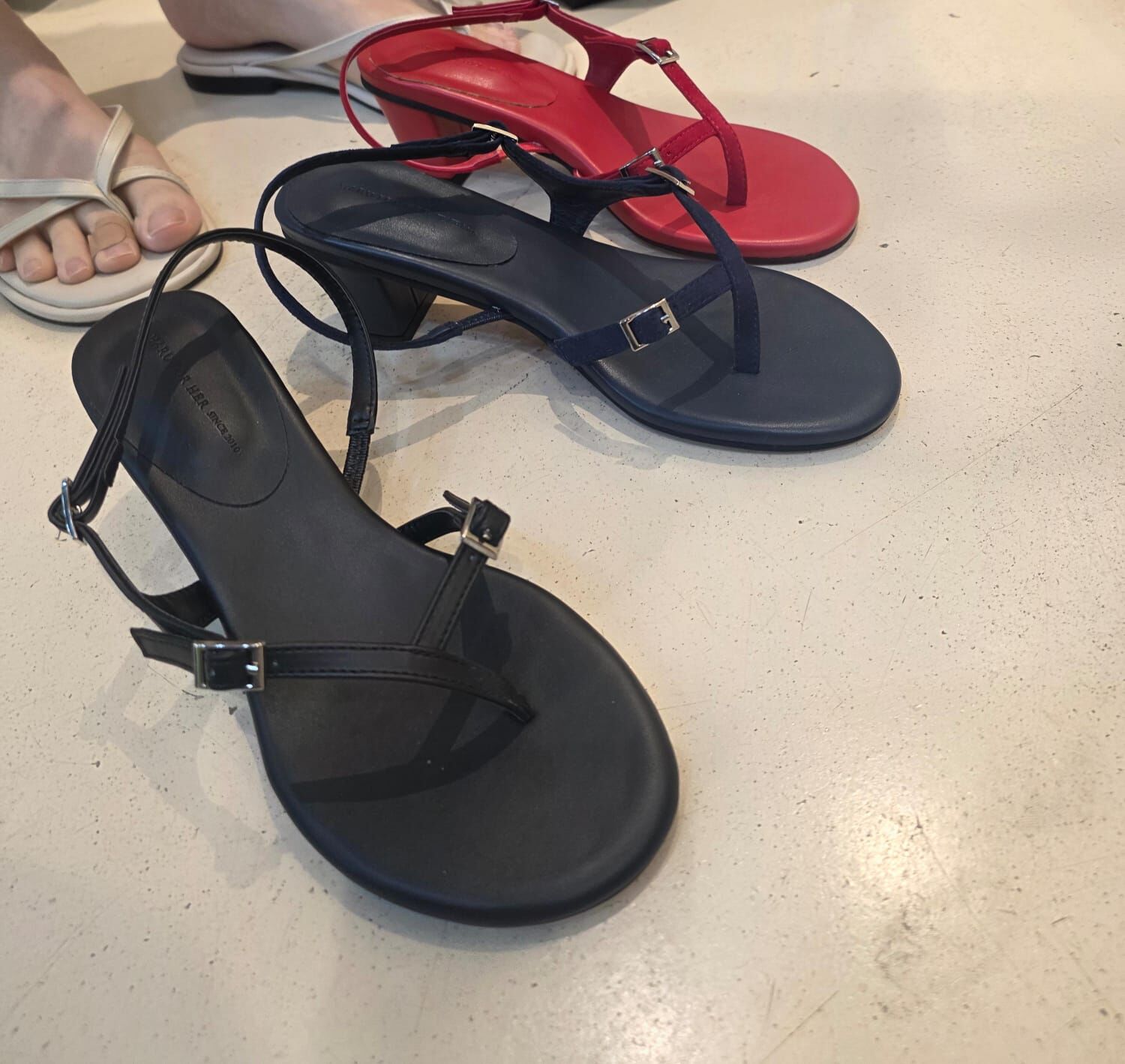 SH6114 幼皮帶扣粗跟涼鞋 *買大一碼*