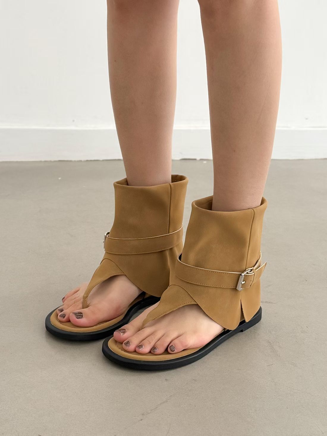 SH6118 人字皮帶扣短靴 *足碼*