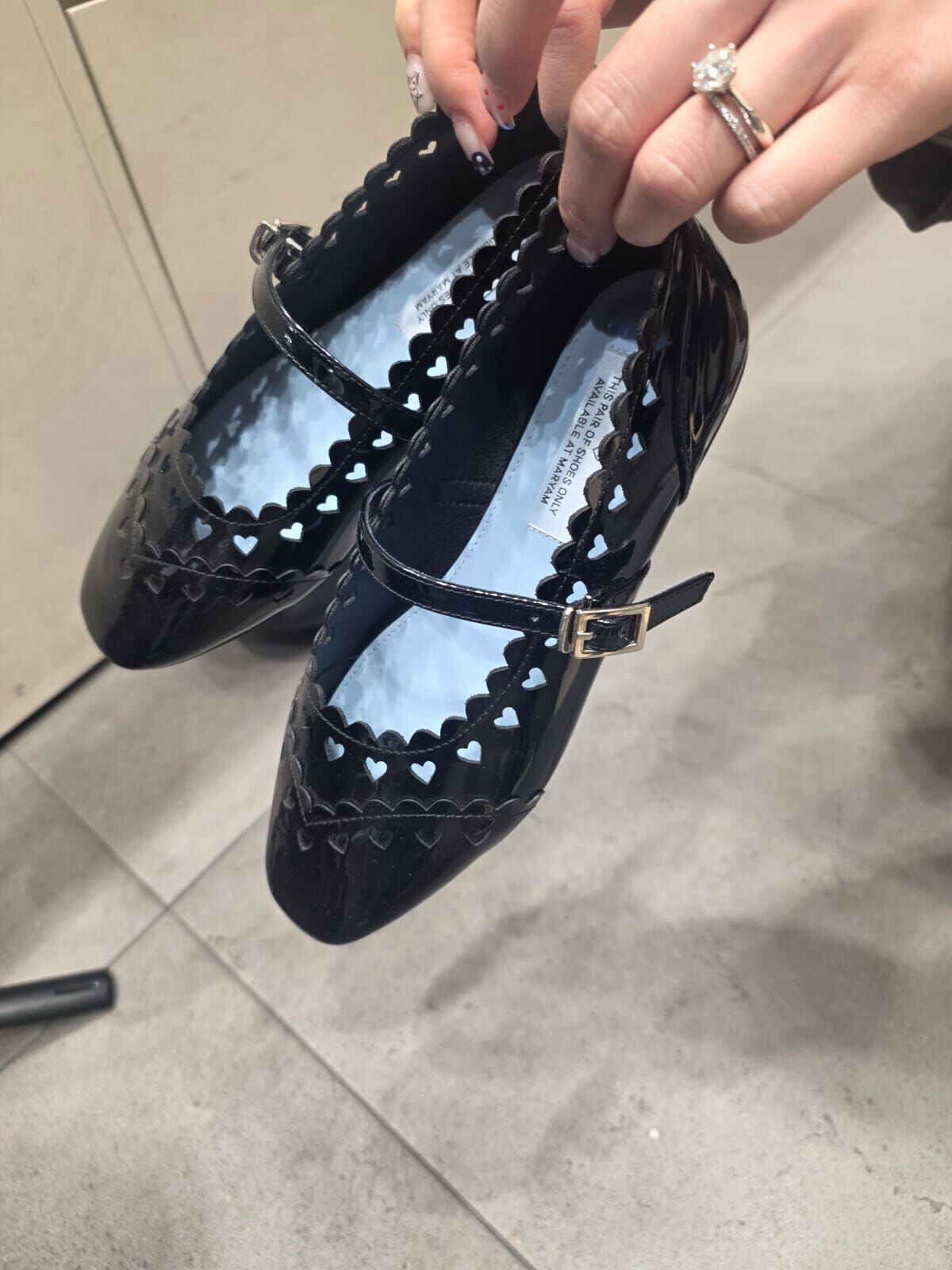 SH6122 愛心鏤空真皮瑪麗珍鞋 *買大一碼*