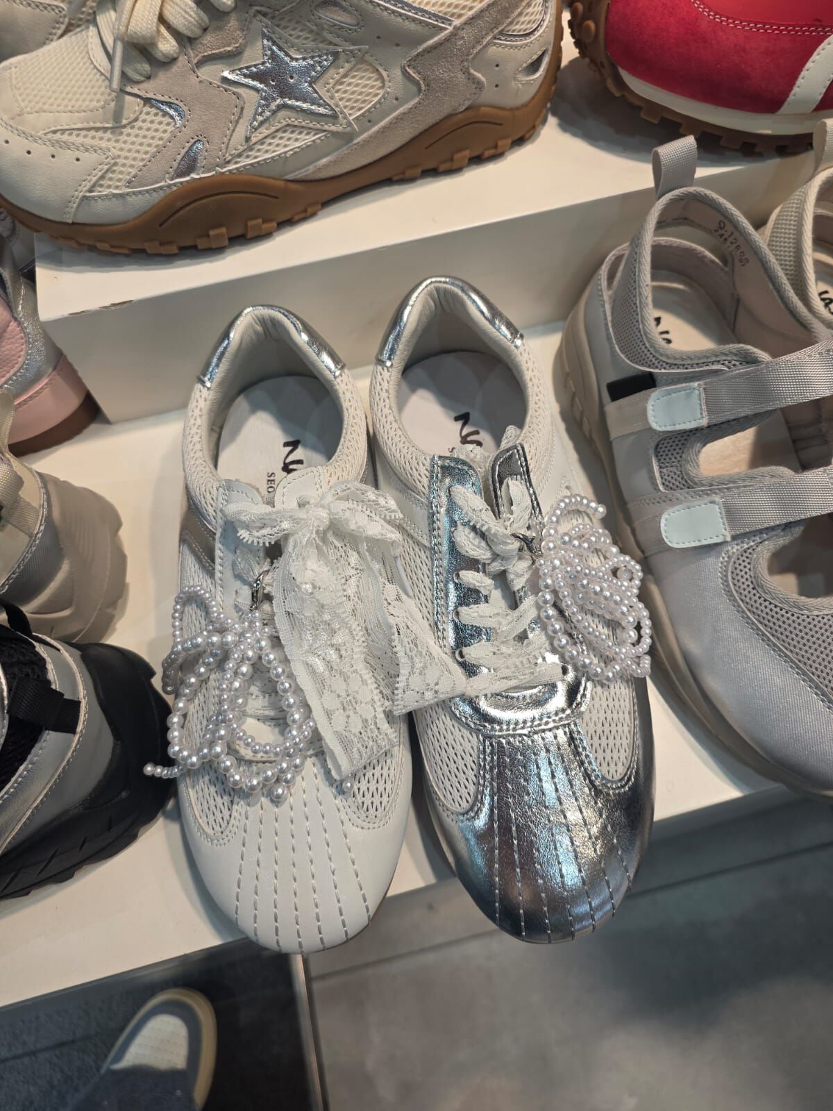 SH6128 真皮珍珠蕾絲運動鞋 *足碼*