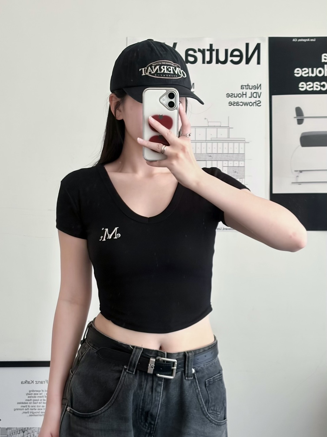 （現貨）韓牌  MUCENT VELIN V領 短版 刺繡 合身 短T P00000XJ