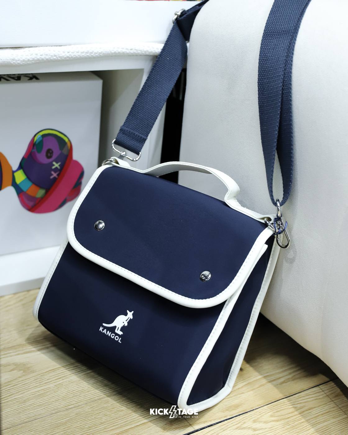 KANGOL PANTS 藍色 英國 休閒 輕量 翻蓋 可調節 手提包 小方包 側背包【6625170480】