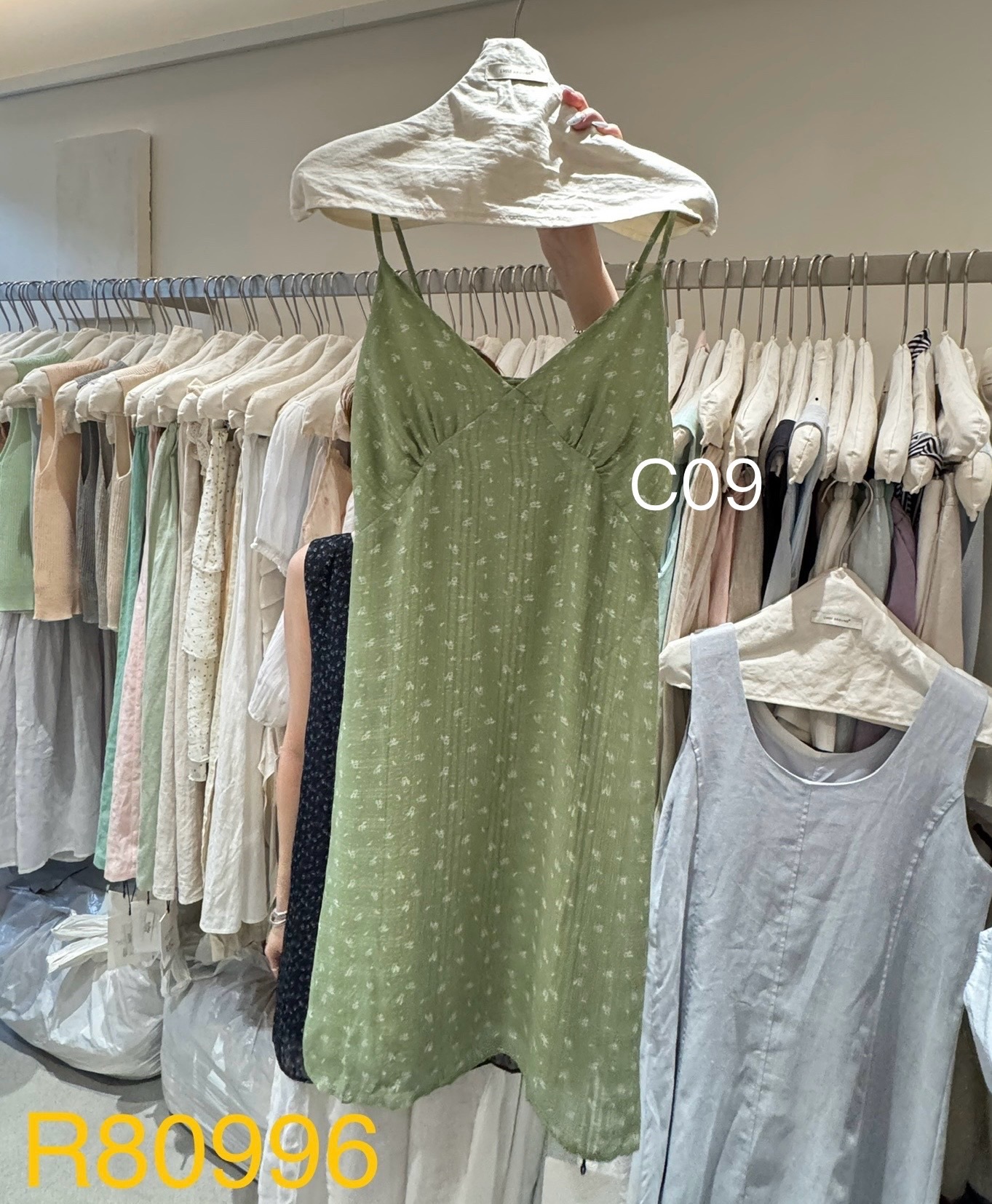 𝗔𝗽𝗿.𝟮𝟴/C09-疊穿碎花吊帶短洋-綠色