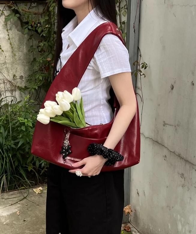 （預購）hieta Tina 口袋鉚釘肩背包