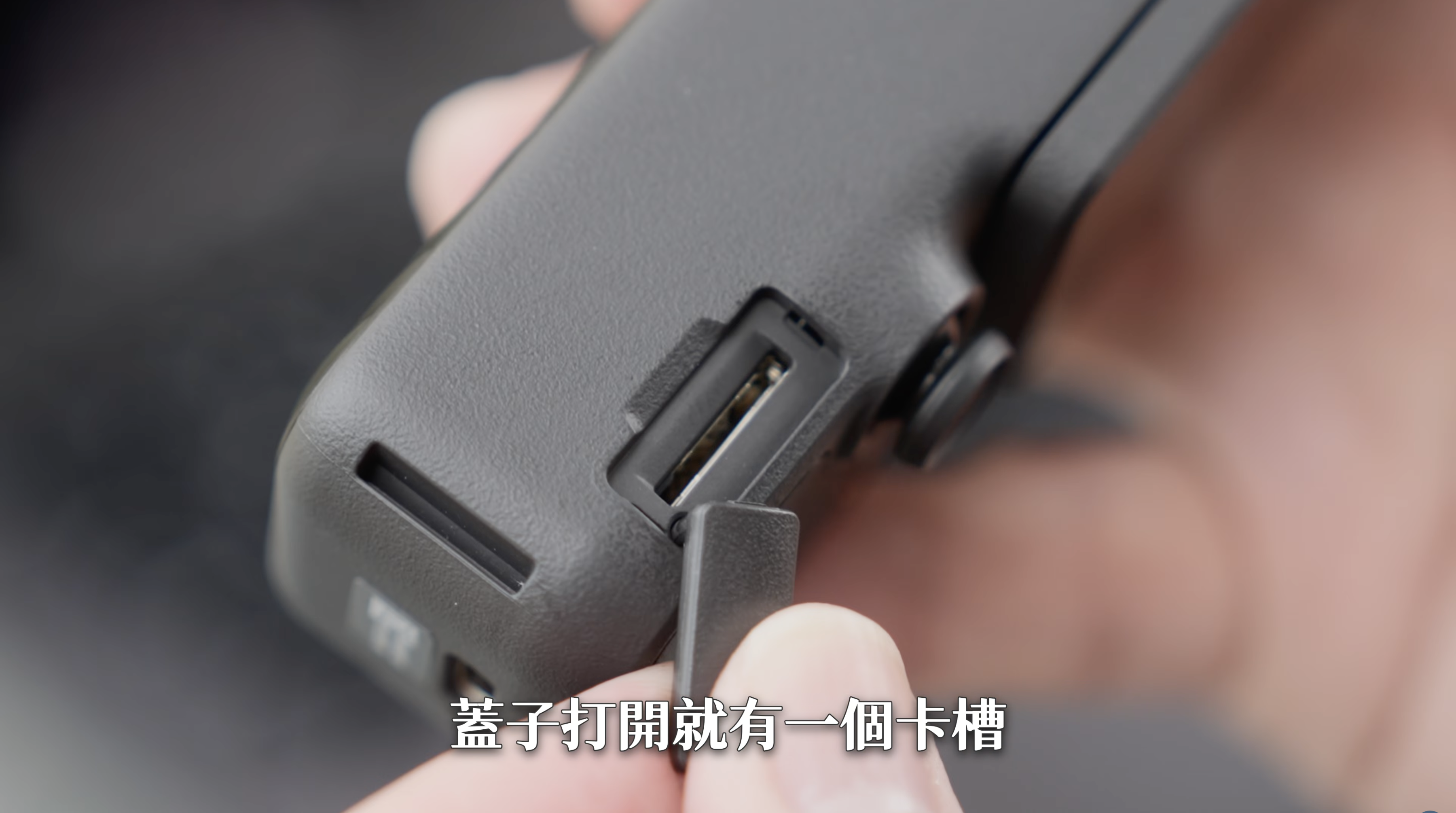 Pocket 4 除了內建容量107GB之外，仍能安裝最大1TB的SD卡