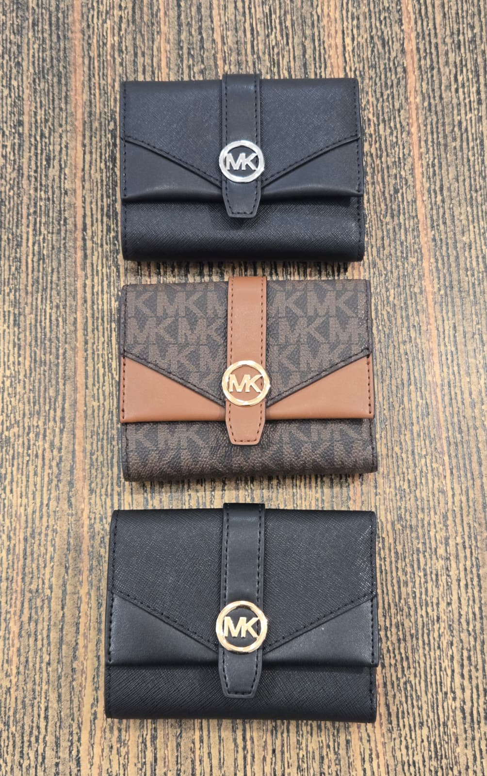 【預購】H042852 Michael Kors 防刮皮革短夾