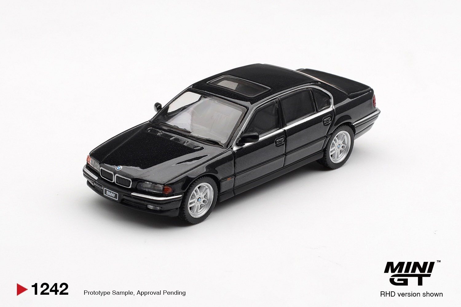 預訂:1/64 MINI GT BMW 750IL Black Sapphire (MGT01242-R)