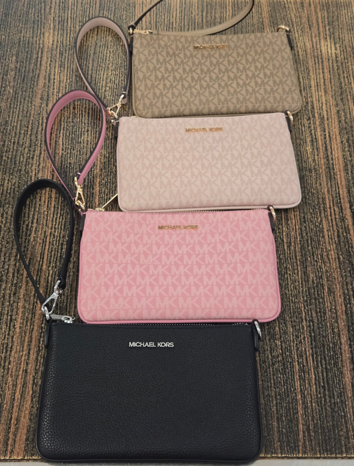 【預購】H042855 Michael Kors  荔枝紋皮革萬用手拿包