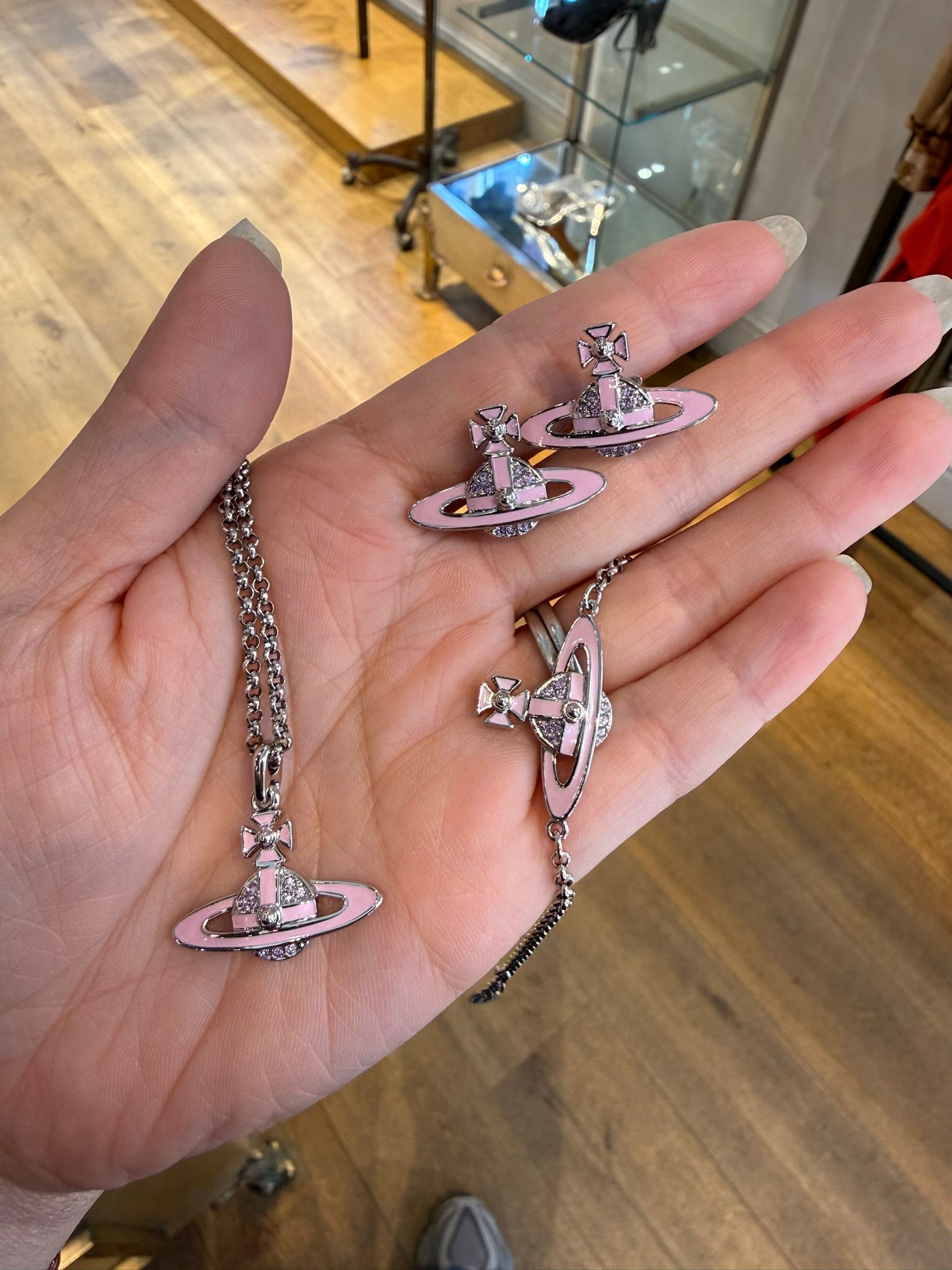 LYS01662 Vivienne Westwood 琺瑯閃鑽土星系列