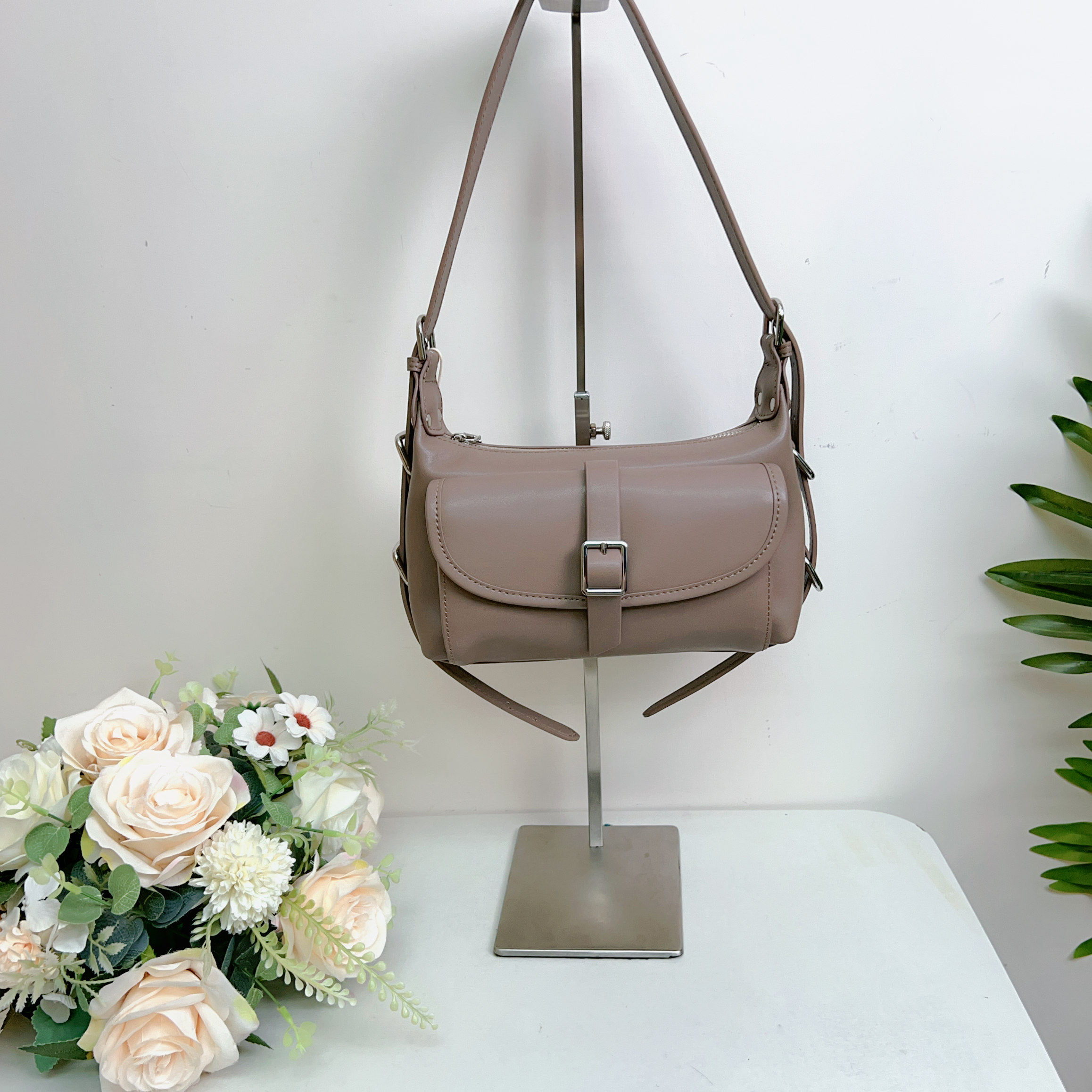 高質牛皮機車腋下包 (長23 x 闊19 x 高7.5cm) - #8815 #2804BG