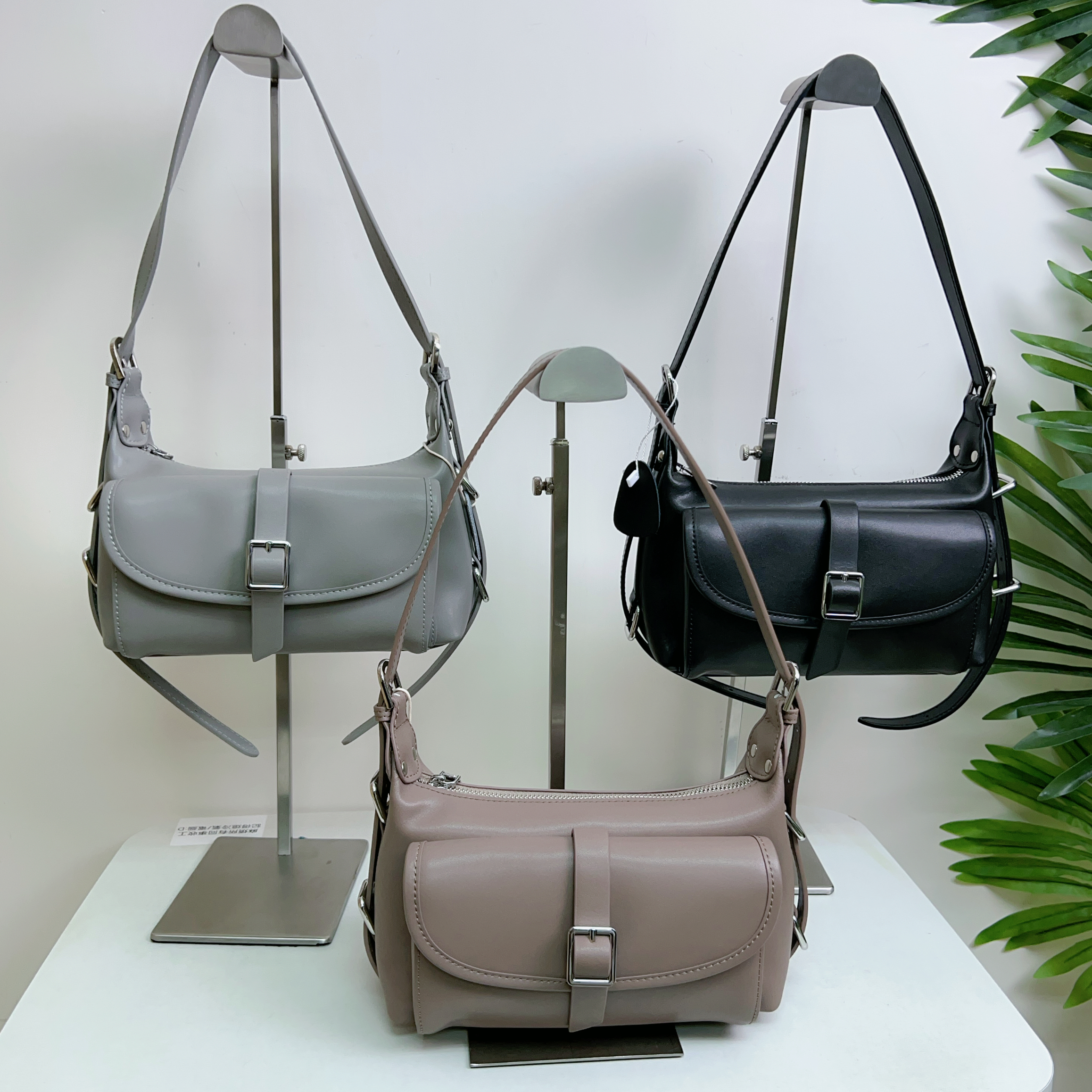 高質牛皮機車腋下包 (長23 x 闊19 x 高7.5cm) - #8815 #2804BG