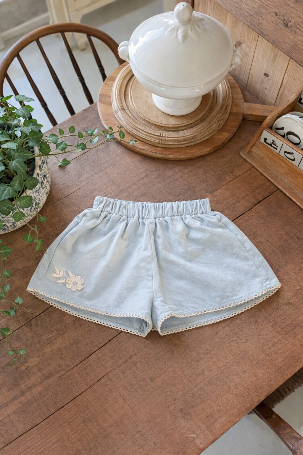 正韓夏Marron 小童兩色刺繡花滾邊短褲