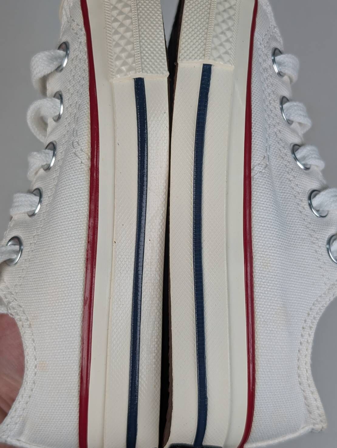 微瑕疵-左右腳中底色差帆布黃點 368988C P11 CONVERSE CHUCK 70 OX 低筒休閒鞋中大童白
