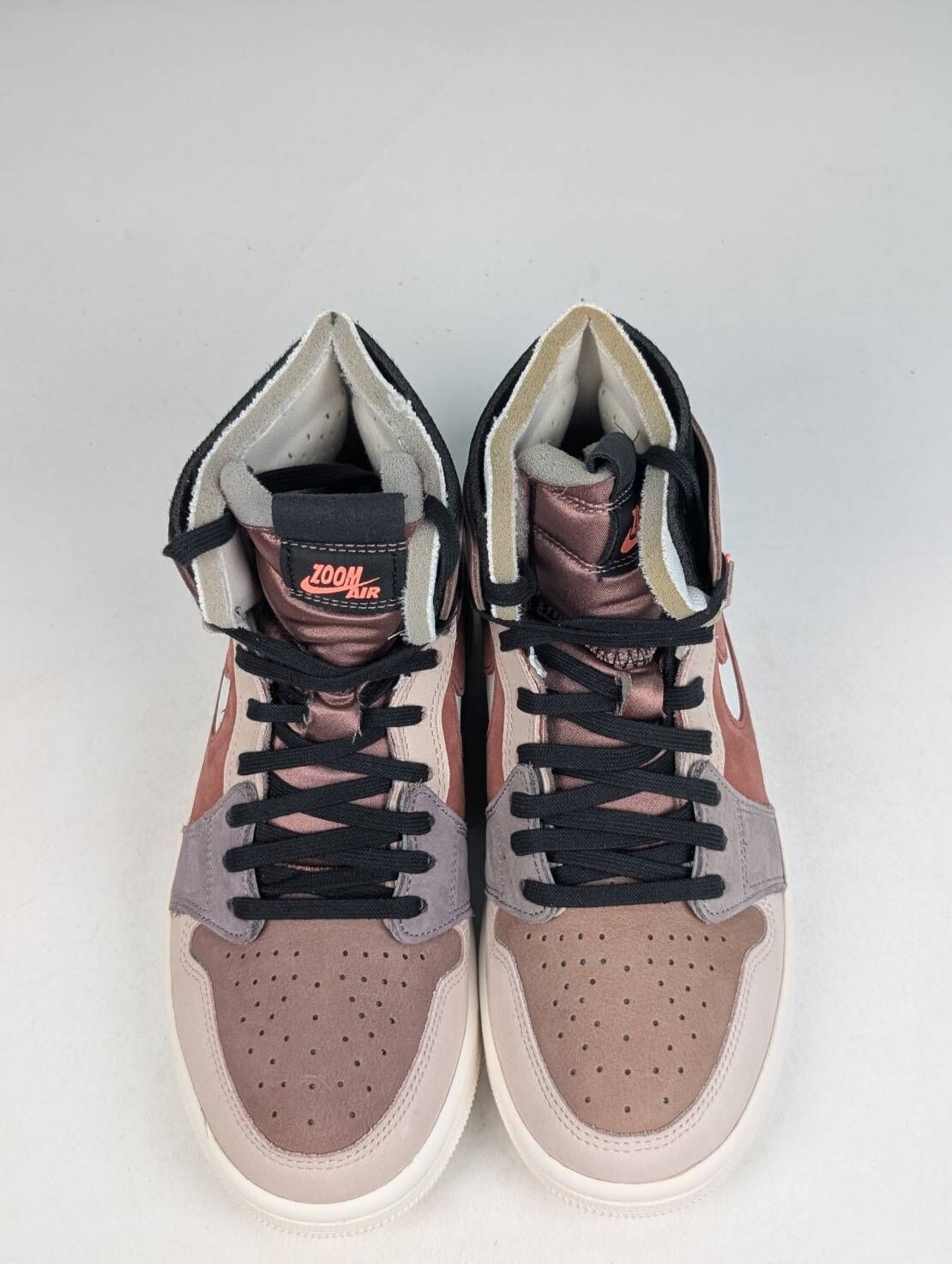 微瑕疵-左右腳鞋面色差 CT0979-602 M7 Air Jordan 1 Zoom Comfort “Canyon Rust” 髒粉 麂皮 女鞋