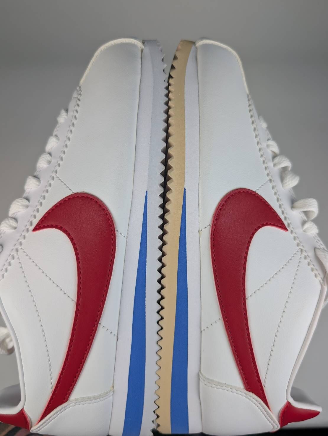 微瑕疵-左右腳鞋面色差左腳鞋帶鞋底泛黃 807471-103 W7 NIKE Wmns Classic Cortez Leather 男女鞋阿甘 白黑紅 阿甘 皮革