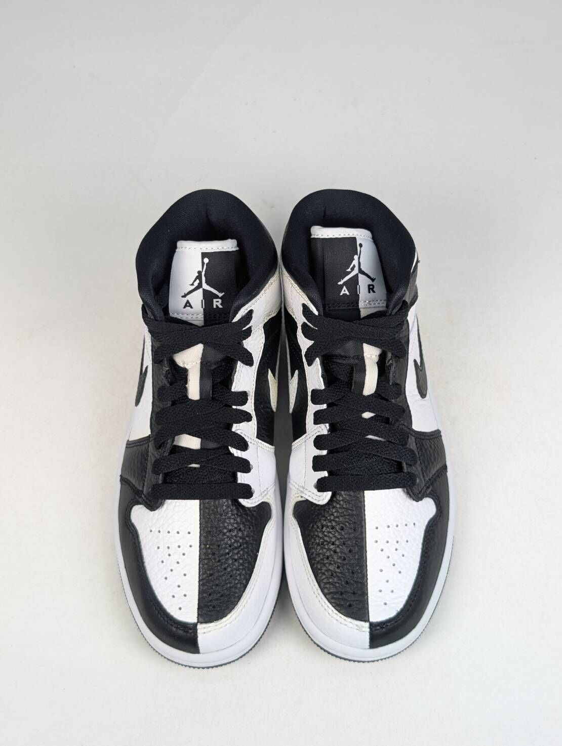 微瑕疵-左右腳內外側泛黃 DR0501-101 W6 Air Jordan 1 Mid SE "Homage" Split W 陰陽熊貓 黑白 女鞋 男女段