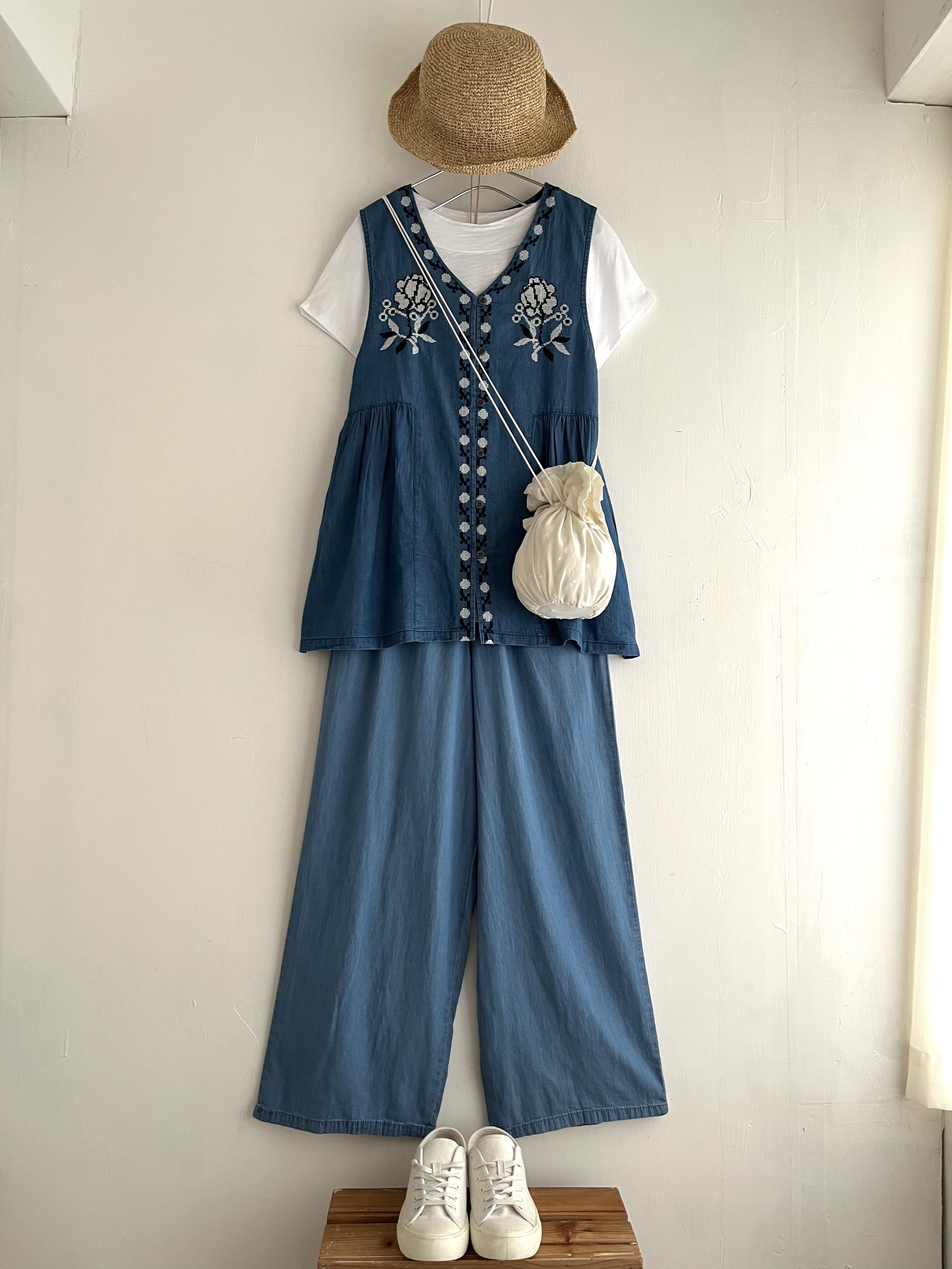 Shanti Shanti藍色刺繡玫瑰花背心外套