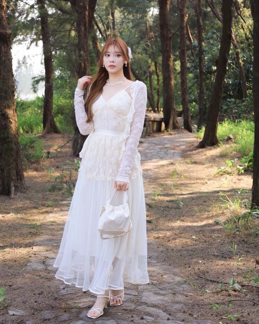 LINA LINA優美繆思立體玫瑰蕾絲上衣長裙兩件組-溫柔杏