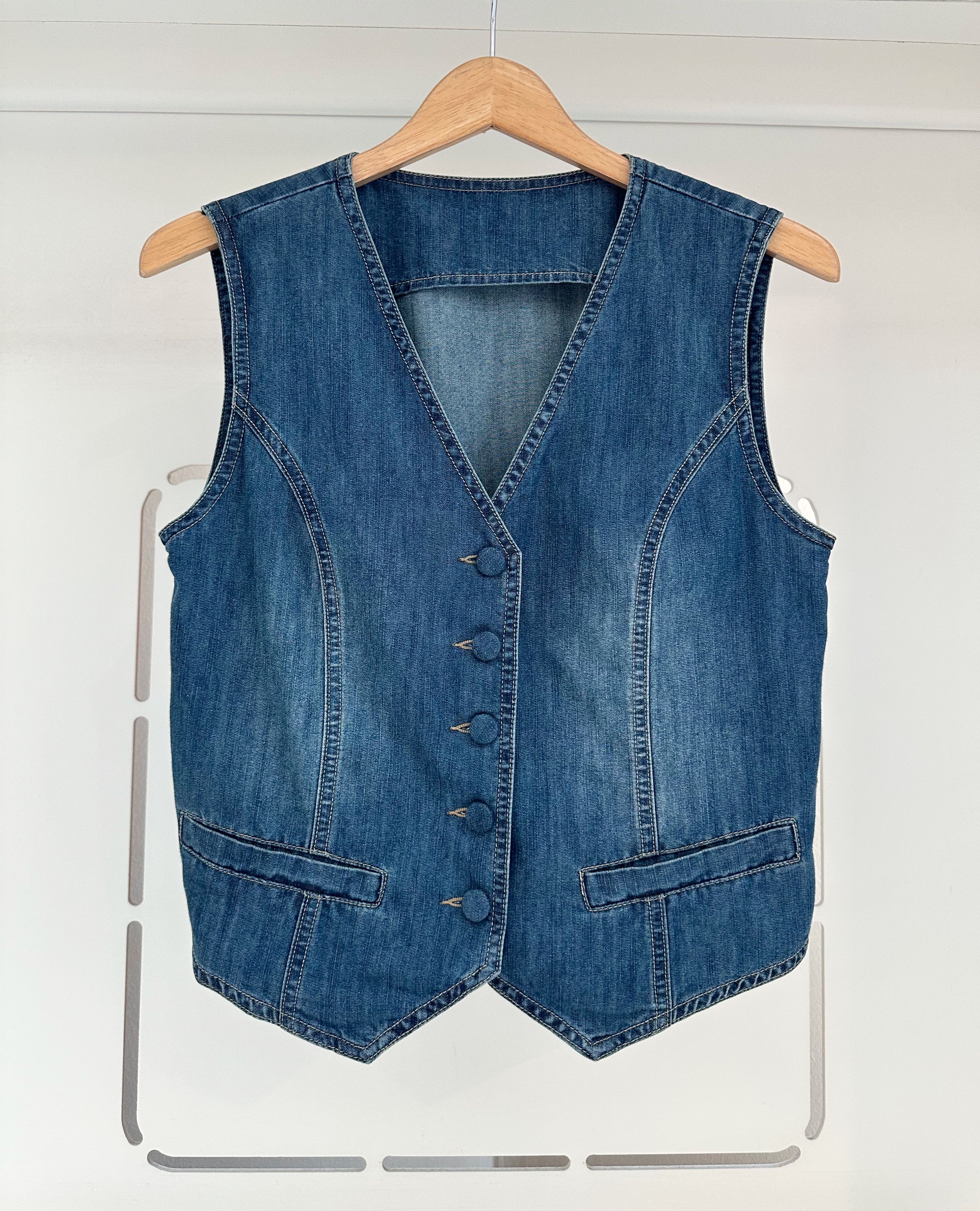 SLEEVELESS SOFT DENIM BUTTON VEST